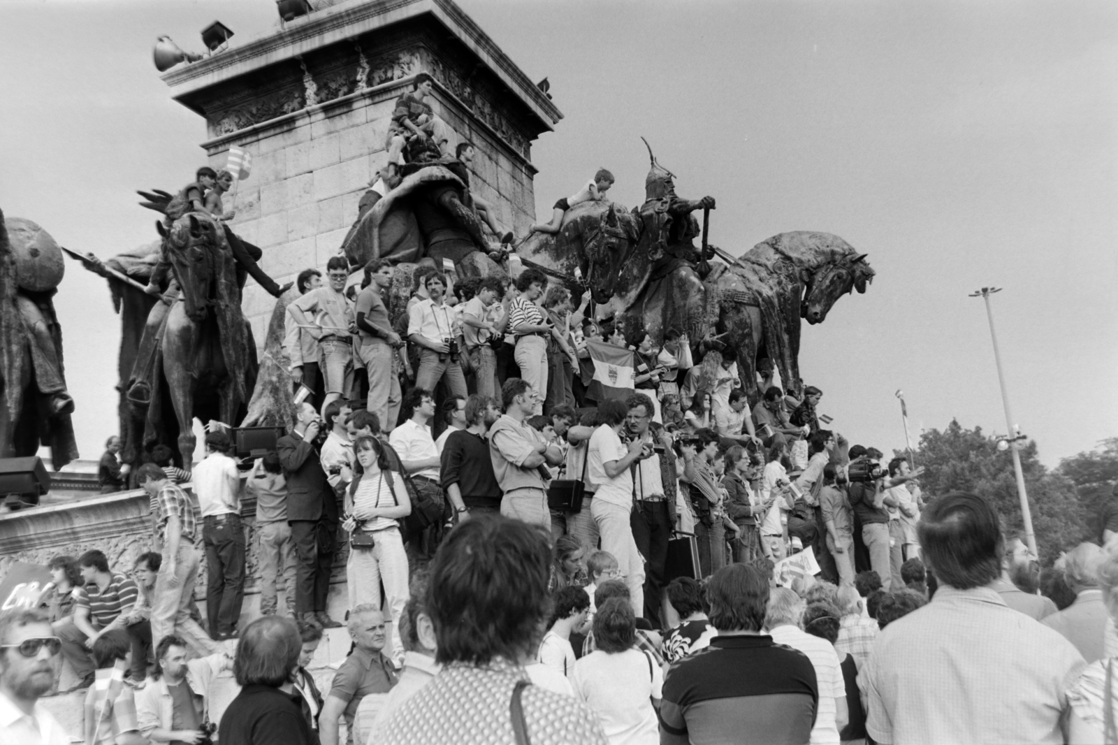 Hungary, Budapest XIV., Hősök tere, az erdélyi falurombolás elleni tüntetés 1988. június 27-én., 1988, Gábor Viktor, strike, Budapest, regime change, Fortepan #194607