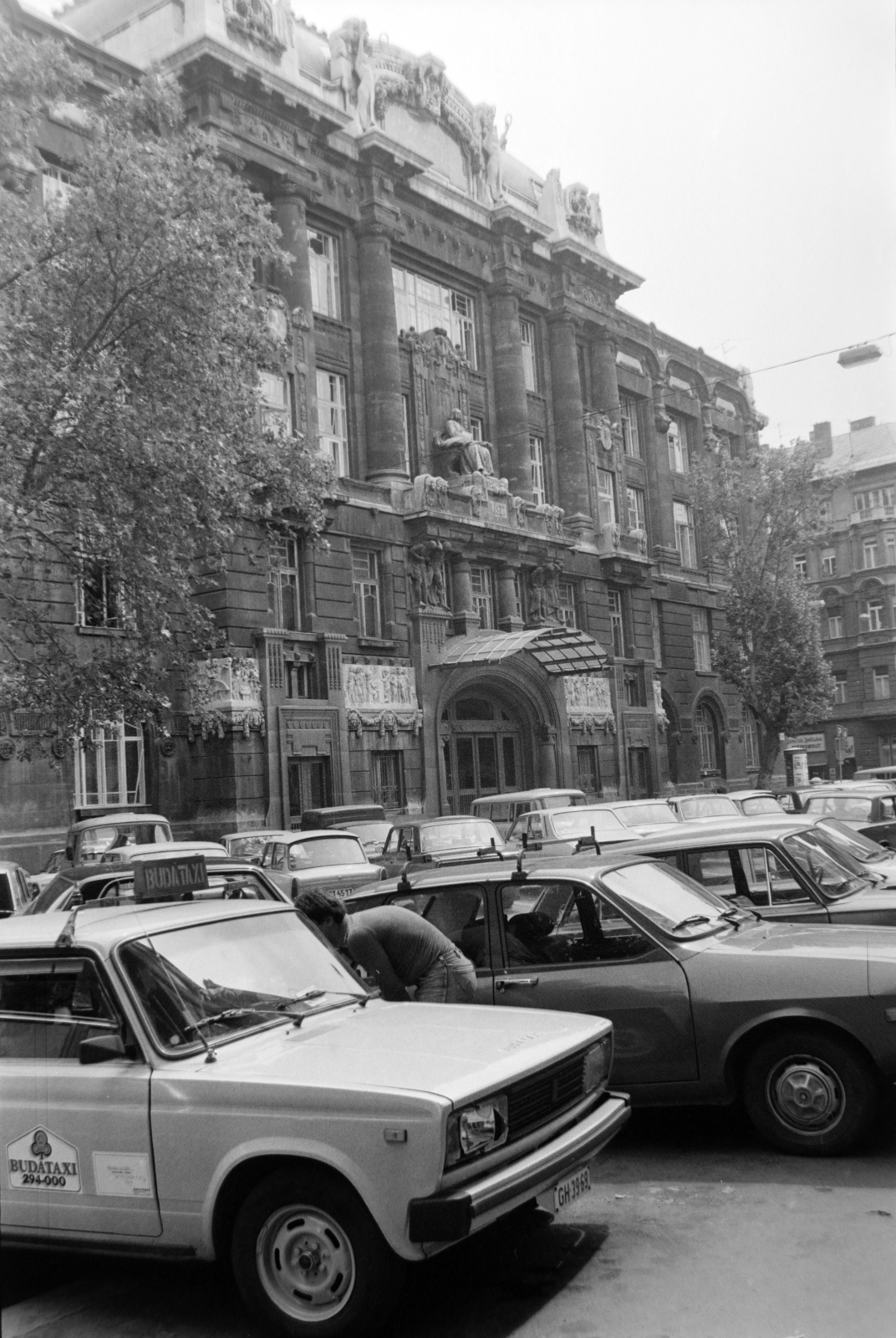 Hungary, Budapest VI., Liszt Ferenc tér, szemben a Zeneakadémia., 1987, Gábor Viktor, Budapest, Fortepan #194642