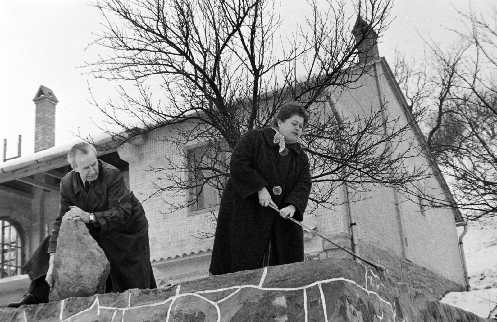 Hungary,Danube Bend, Visegrád, Szentgyörgypuszta. Fónay Márta színművésznő és férje Kanyó László a nyaralójukban., 1974, Gábor Viktor, Fortepan #194664