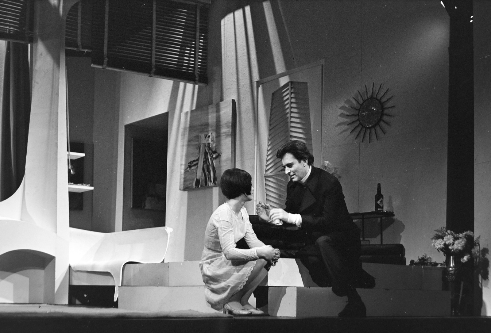 Magyarország, Budapest VI., Nagymező utca, Thália Színház. Alberto Moravia: A világ olyan, amilyen című színdarabjának előadása. Drahota Andrea és Keres Emil színművészek., 1971, Bojár Sándor, Budapest, Fortepan #194701