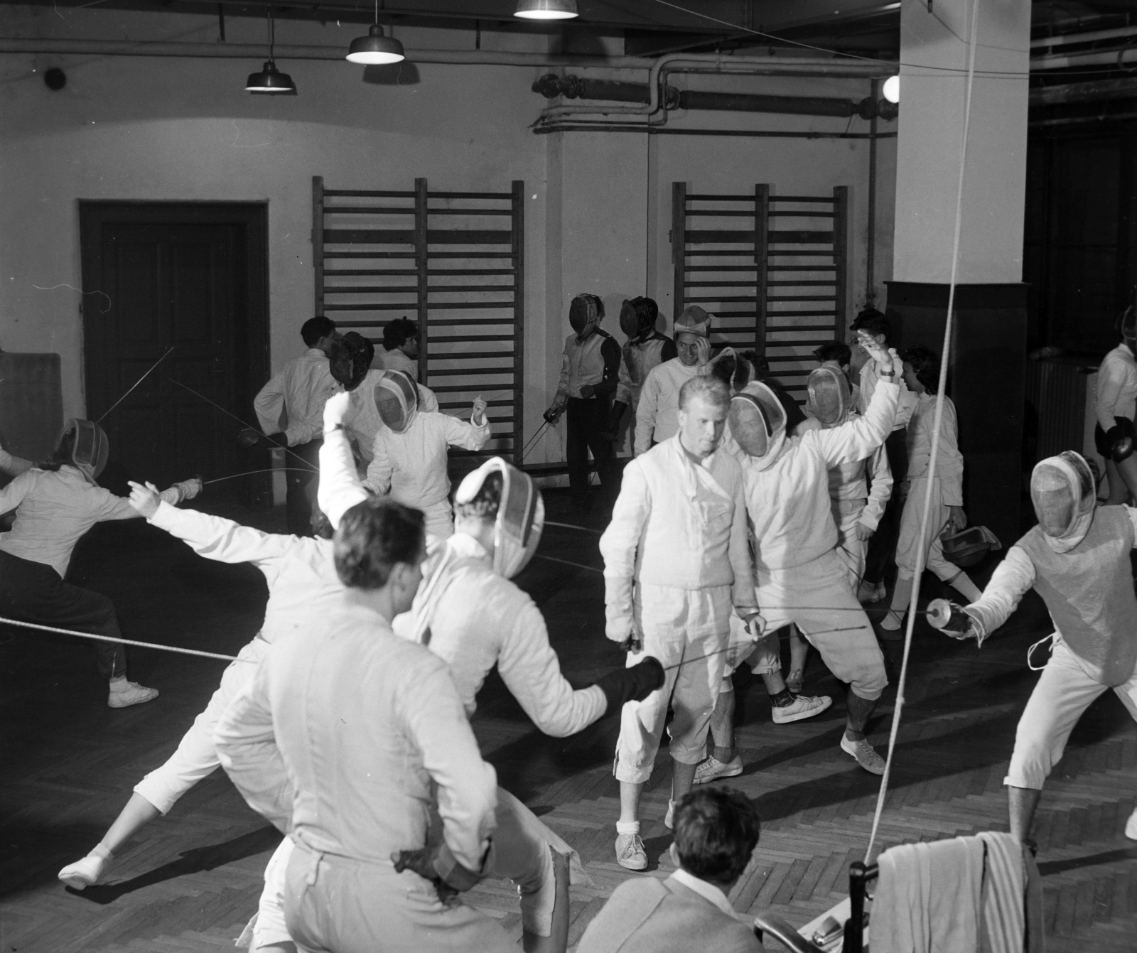 Hungary, Budapest VIII., Puskin utca 4., a Közszolgálati Szakszervezetek Szövetségének székházának alagsora, a Bp. Petőfi SC vívóterme., 1970, Bojár Sándor, Budapest, Fortepan #194707