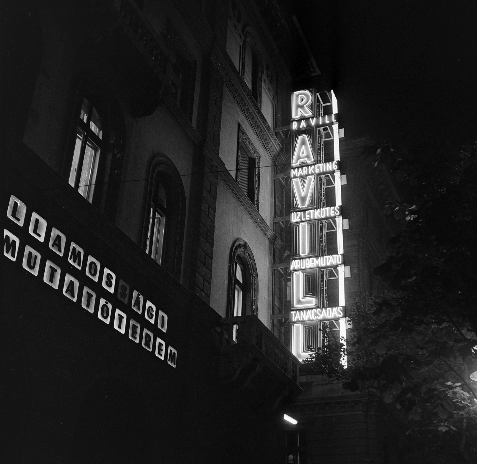 Hungary, Budapest VI., Teréz körút 23. (Lenin körút 77.) - Aradi utca sarok., 1972, Bojár Sándor, neon sign, Budapest, Fortepan #194713