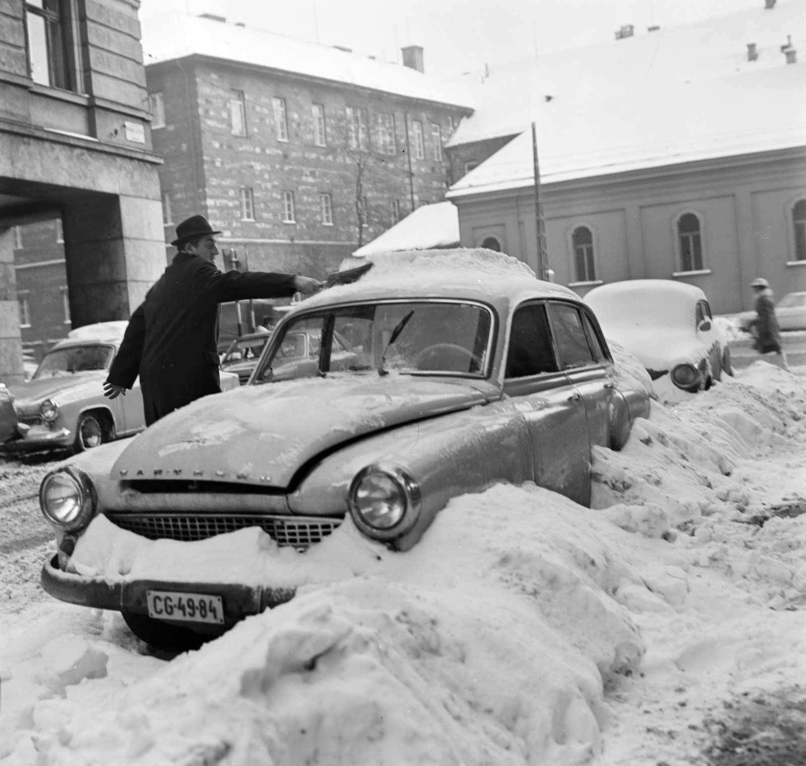 Hungary, Budapest VII.,Budapest VIII., Nyár utca a Rákóczi út felé nézve, háttérben a Szent Rókus-kápolna és a Rókus kórház., 1970, Bojár Sándor, number plate, Budapest, Fortepan #194769