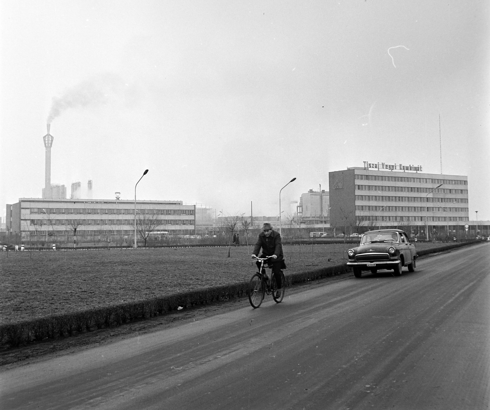 Magyarország, Tiszaújváros, (Leninváros), Tiszai Vegyi Kombinát., 1970, Bojár Sándor, kerékpár, Fortepan #194802