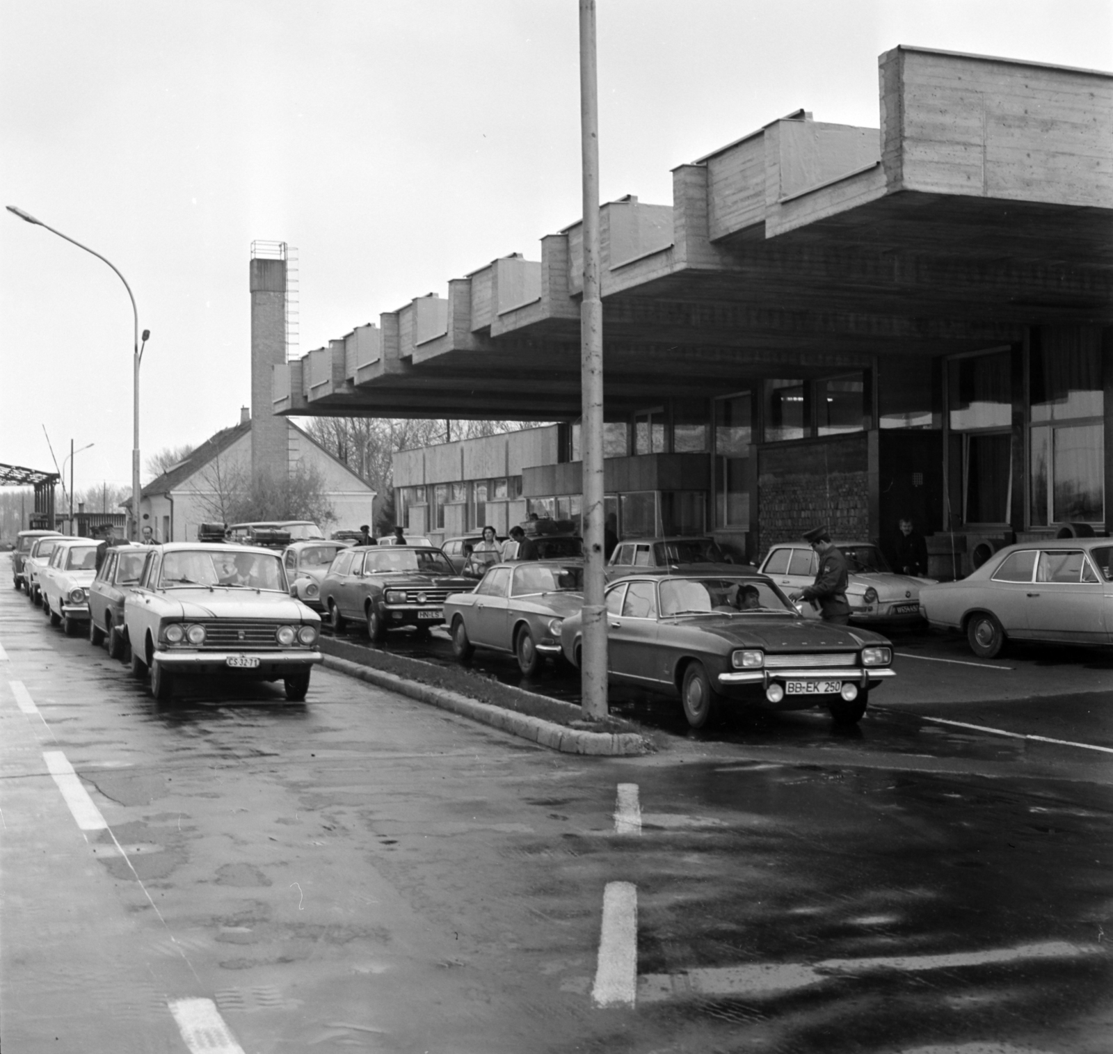 Magyarország, Röszke, határátkelő., 1973, Bojár Sándor, Ford Capri, Moszkvics 408, Fortepan #194838