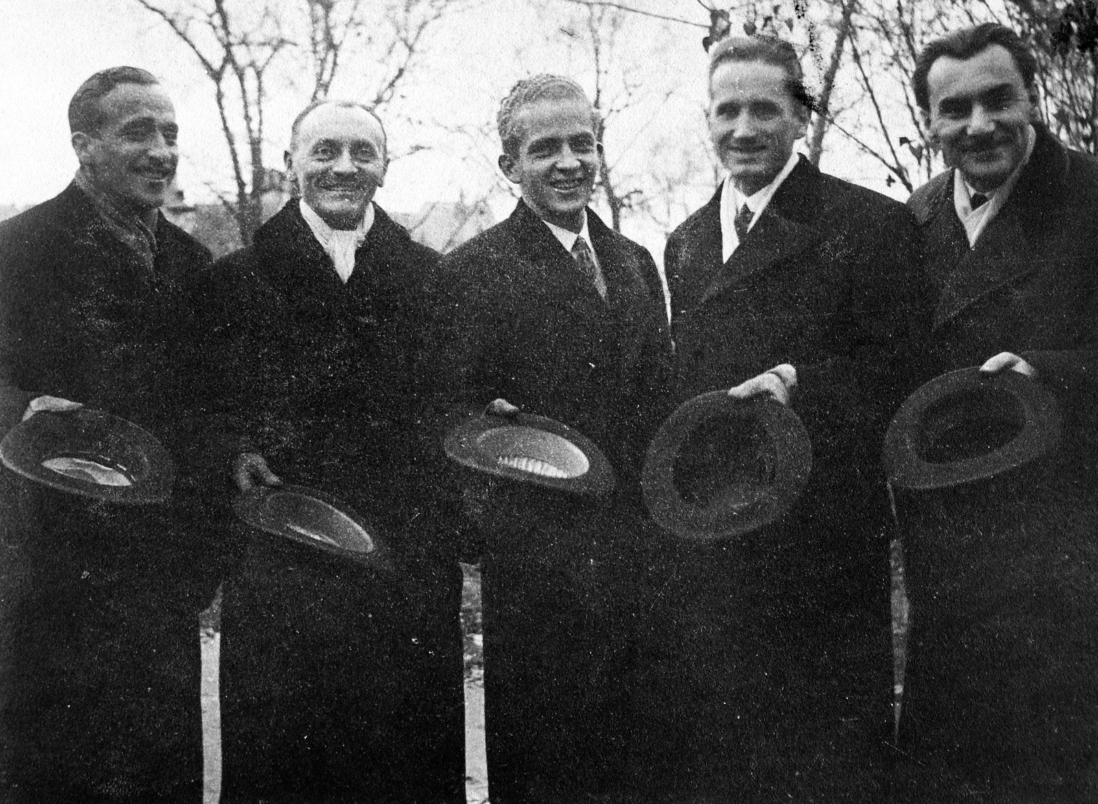 1935, Fortepan, hat, tableau, smile, jesting, bowler hat, hat in hand, Fortepan #19490