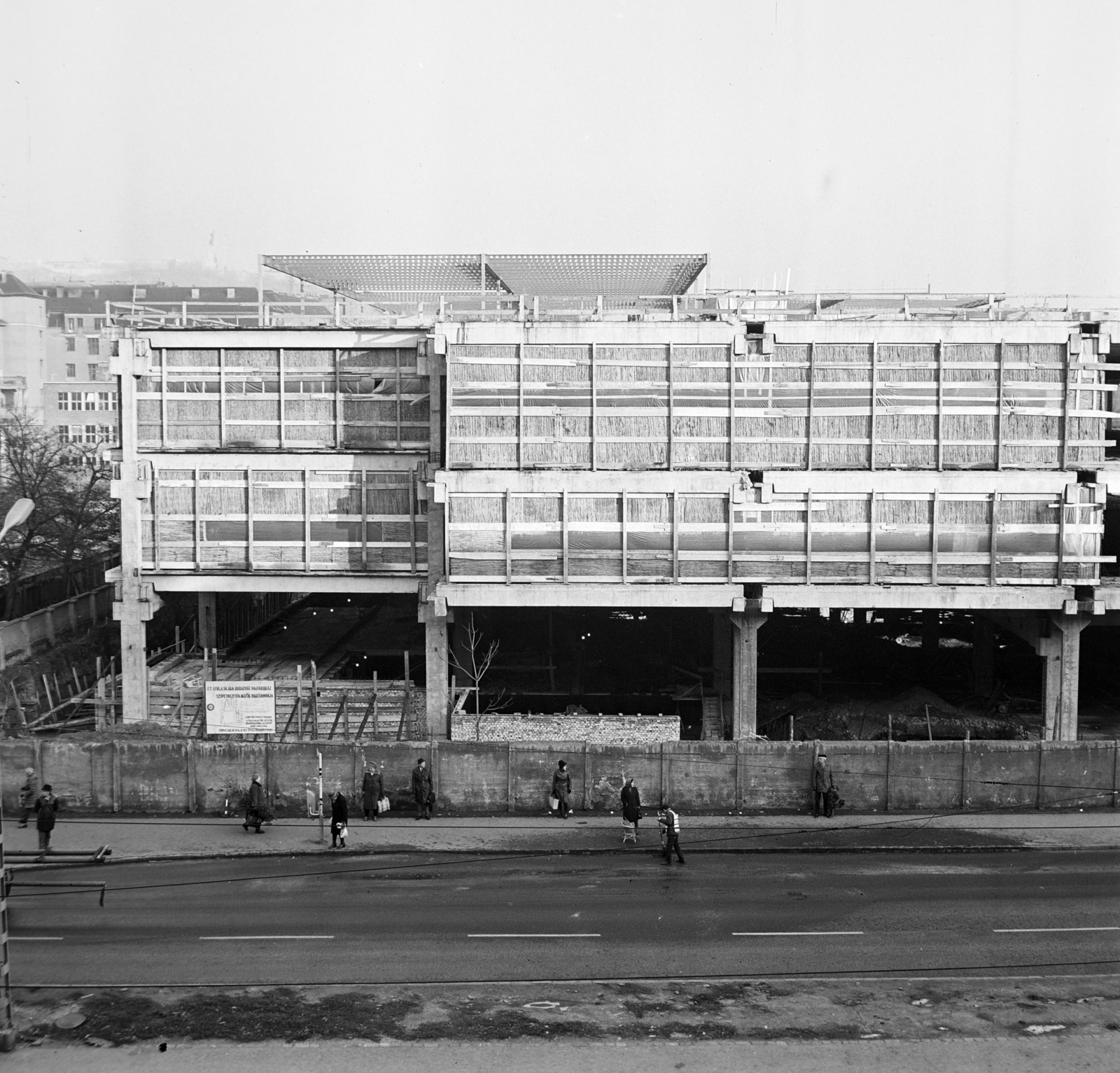 Hungary, Budapest XI., Október huszonharmadika (Schönherz Zoltán) utca, az Skála Budapest Szövetkezeti Nagyáruház építkezése., 1974, Bojár Sándor, Budapest, Fortepan #194922