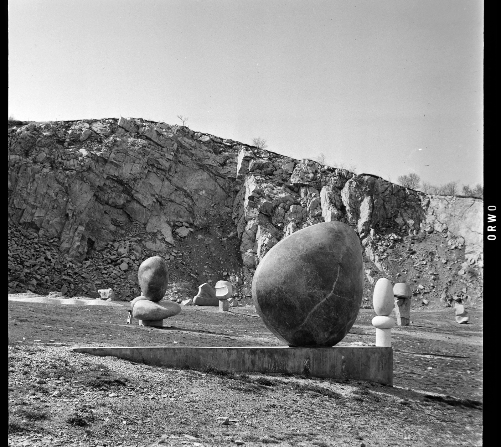 Hungary, Nagyharsány, szoborpark a kőfejtőben., 1975, Bojár Sándor, Villány artists' colony, modern art, Fortepan #194964