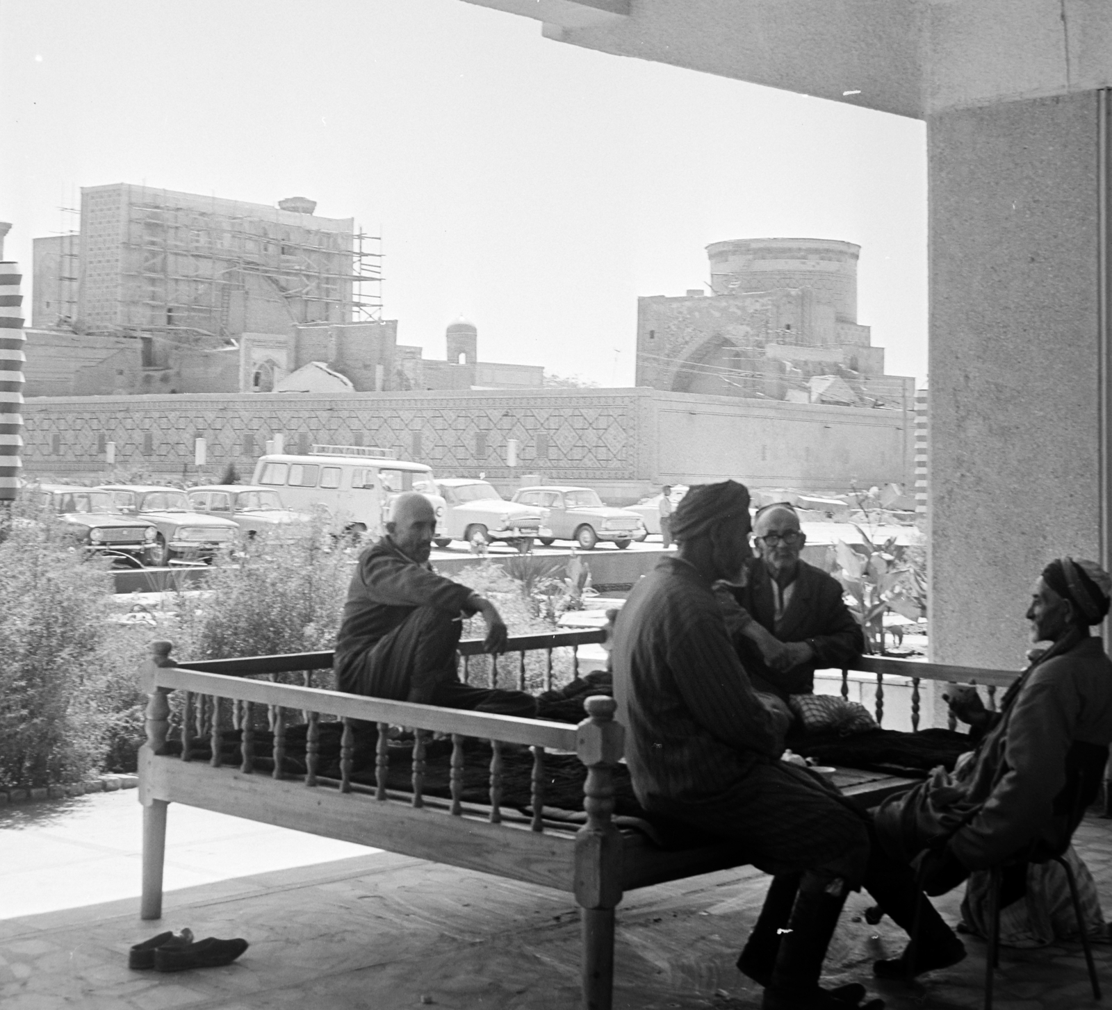 Uzbekistan, Samarkand, Tillya-Kori medresze, mögötte jobbra Ulu Bey medresze., 1969, Bojár Sándor, Soviet Union, Fortepan #195023