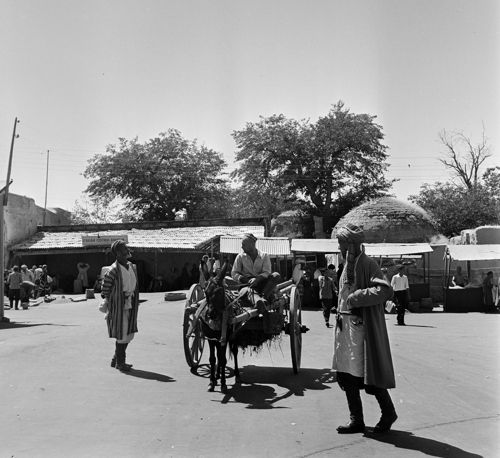 Uzbekistan, Samarkand, Siab (Siyob) piac, háttérben egy mauzóleum., 1969, Bojár Sándor, Soviet Union, Fortepan #195031