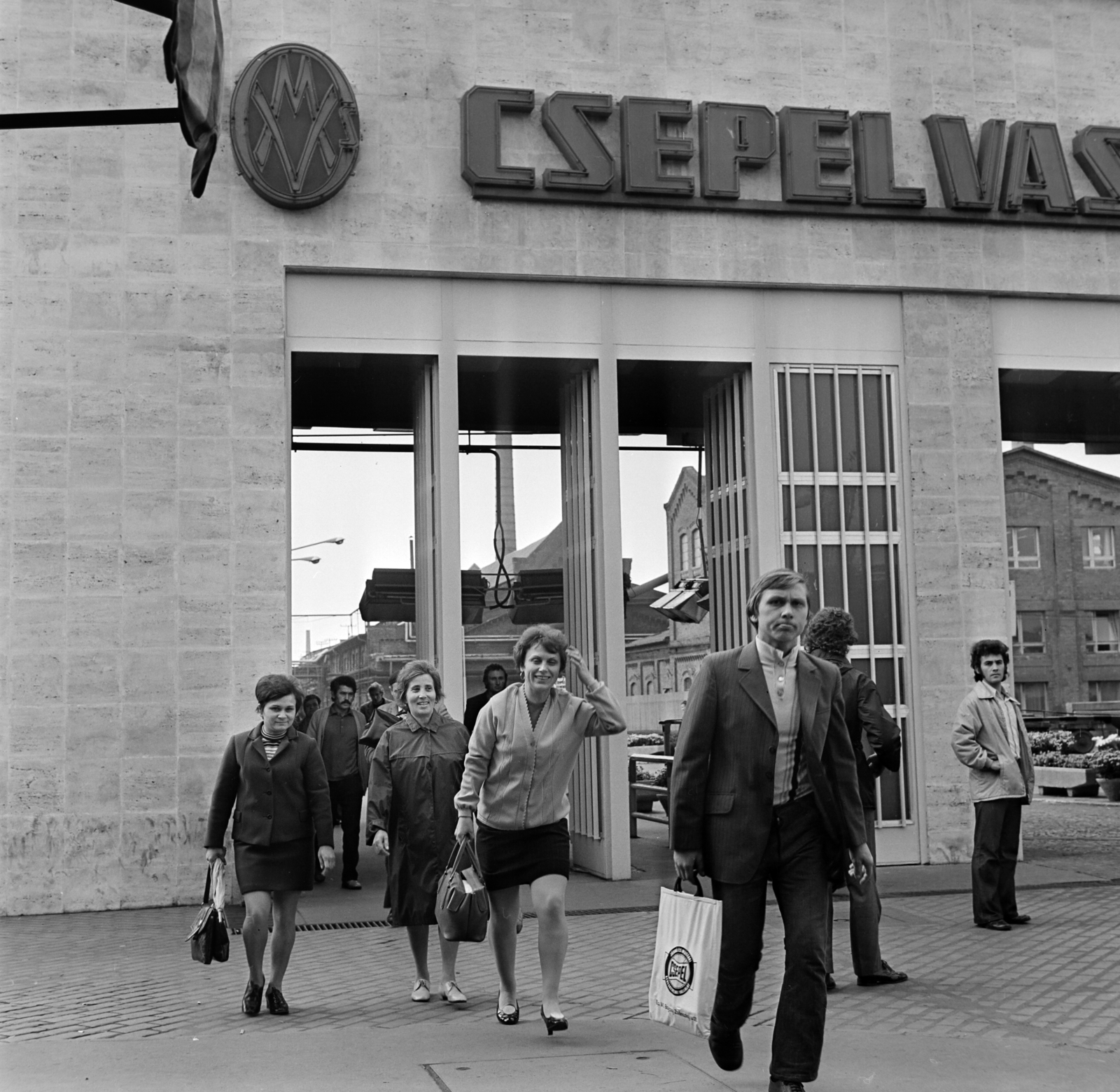 Hungary, Budapest XXI., a Csepel Vas- és Fémművek főkapuja., 1973, Bojár Sándor, Budapest, Fortepan #195086