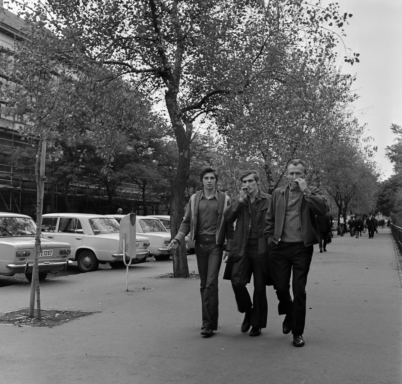 Magyarország, Budapest XXI., Csepel, Szent Imre (Tanácsház) tér a II. Rákóczi Ferenc út felé nézve., 1973, Bojár Sándor, rendszám, Budapest, VAZ 2101, Fortepan #195090