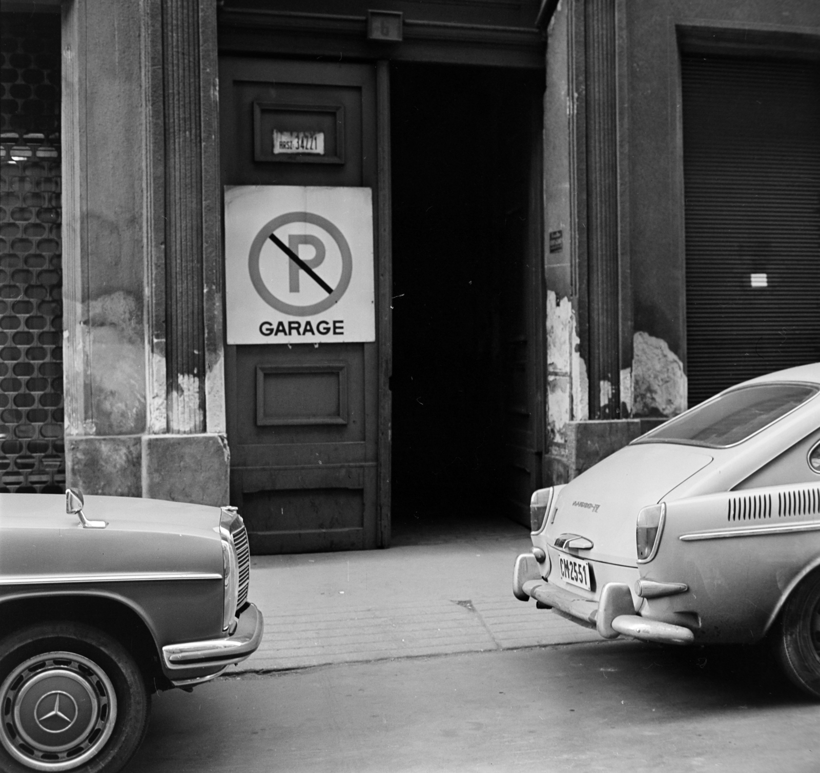 Hungary, Budapest VII., Dob utca 6., 1973, Bojár Sándor, Mercedes-brand, Budapest, number plate, Fortepan #195100