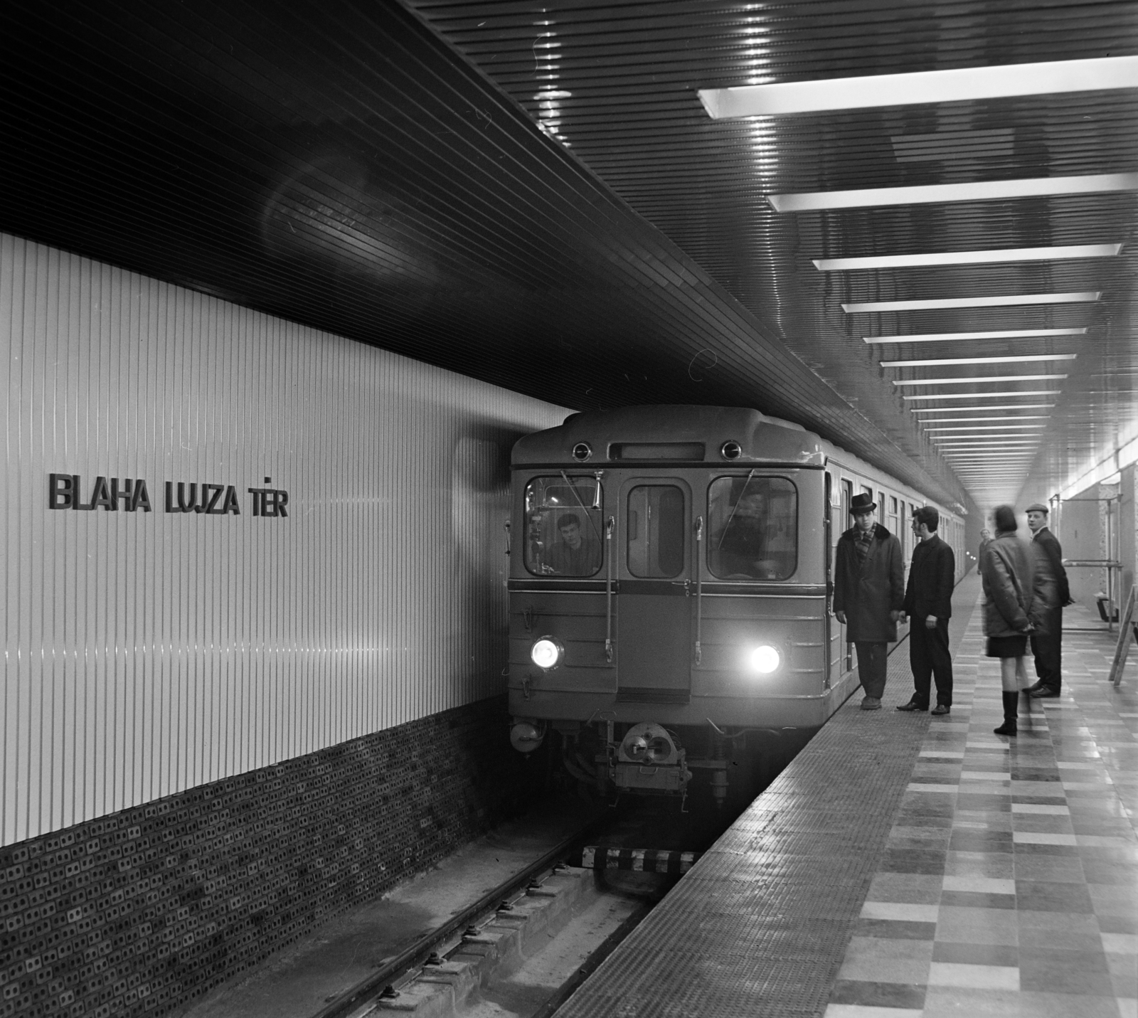 Magyarország, Budapest VIII., Blaha Lujza tér, metróállomás., 1970, Bojár Sándor, Budapest, Fortepan #195113
