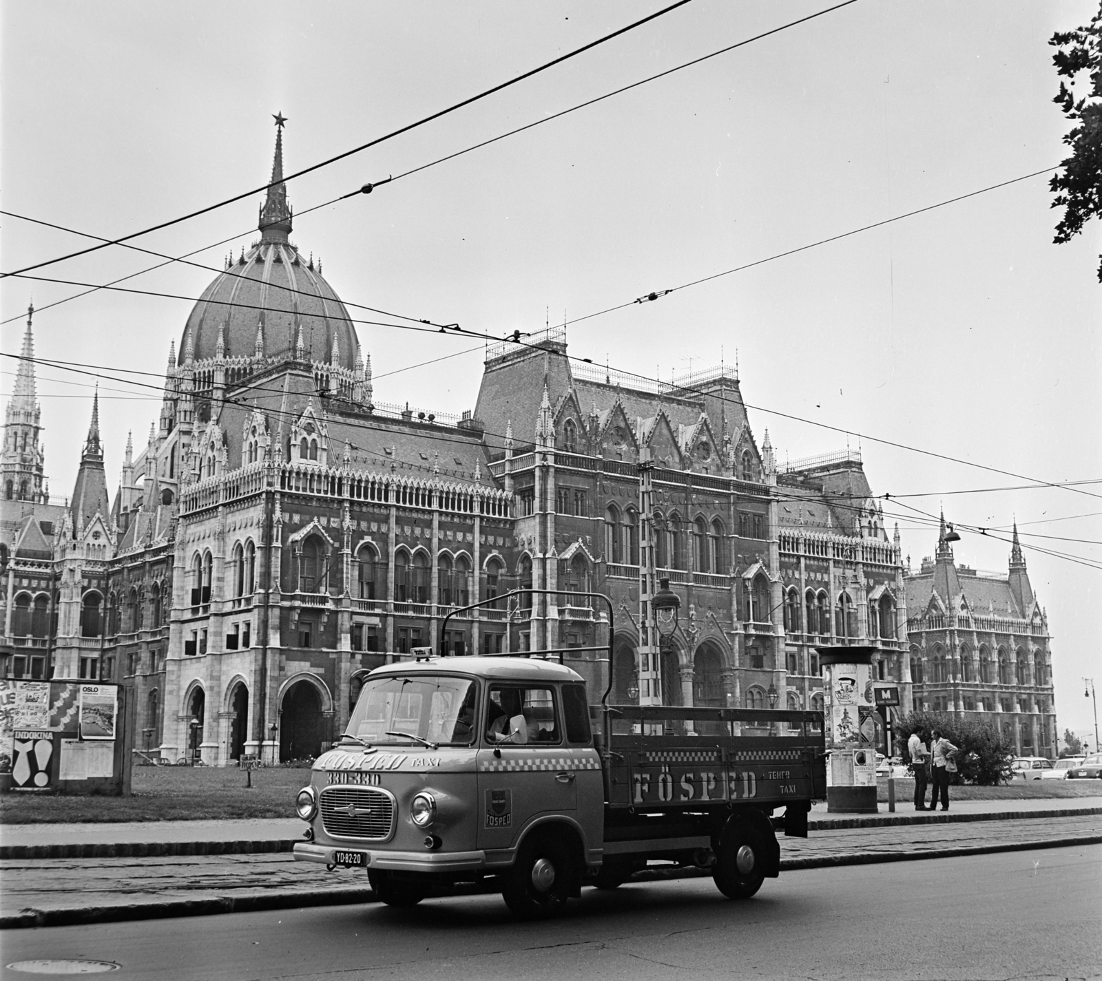 Magyarország, Budapest V., Kossuth Lajos tér, háttérben a Parlament., 1971, Bojár Sándor, Budapest, Fortepan #195123