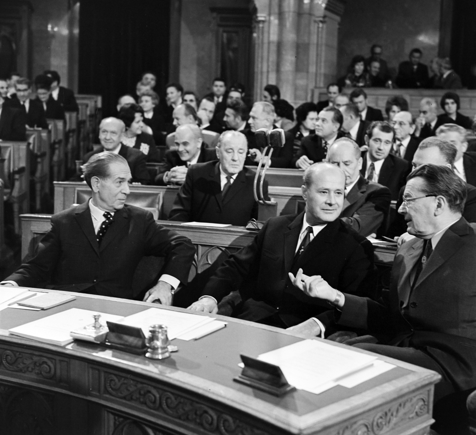 Hungary, Budapest V., Parlament, az Országgyűlés ülése. Előtérben Fock Jenő, Losonczi Pál és dr. Ajtai Miklós, mögöttük Kádár János és Gáspár Sándor mögött jobbra dr. Horváth István., 1973, Bojár Sándor, Budapest, Fortepan #195137
