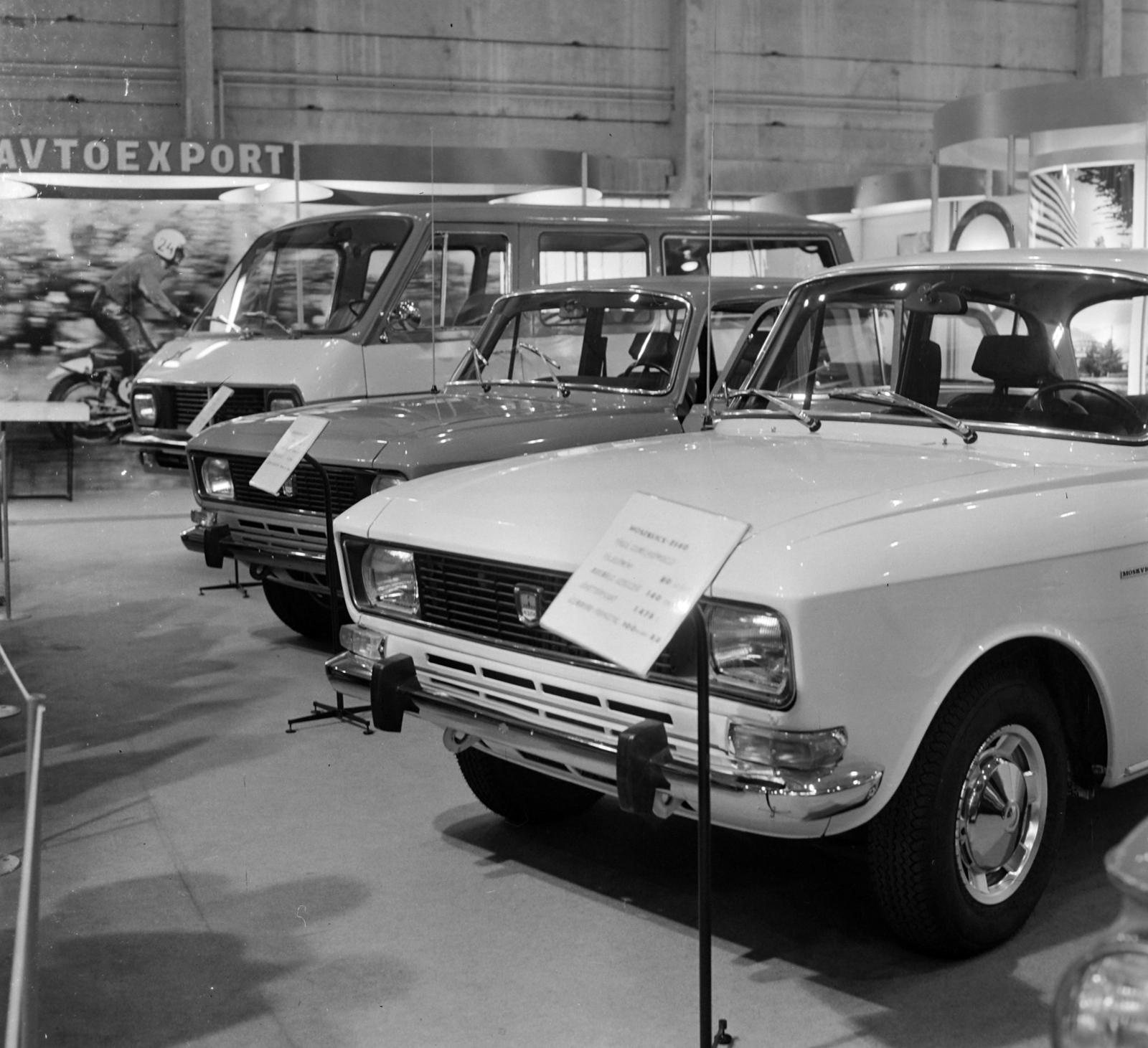 Magyarország, Budapesti Nemzetközi Vásár, Budapest X., Albertirsai (Dobi István) úti vásárterület., 1975, Bojár Sándor, Budapest, Moszkvics 2140, RAF Latvija, Fortepan #195140