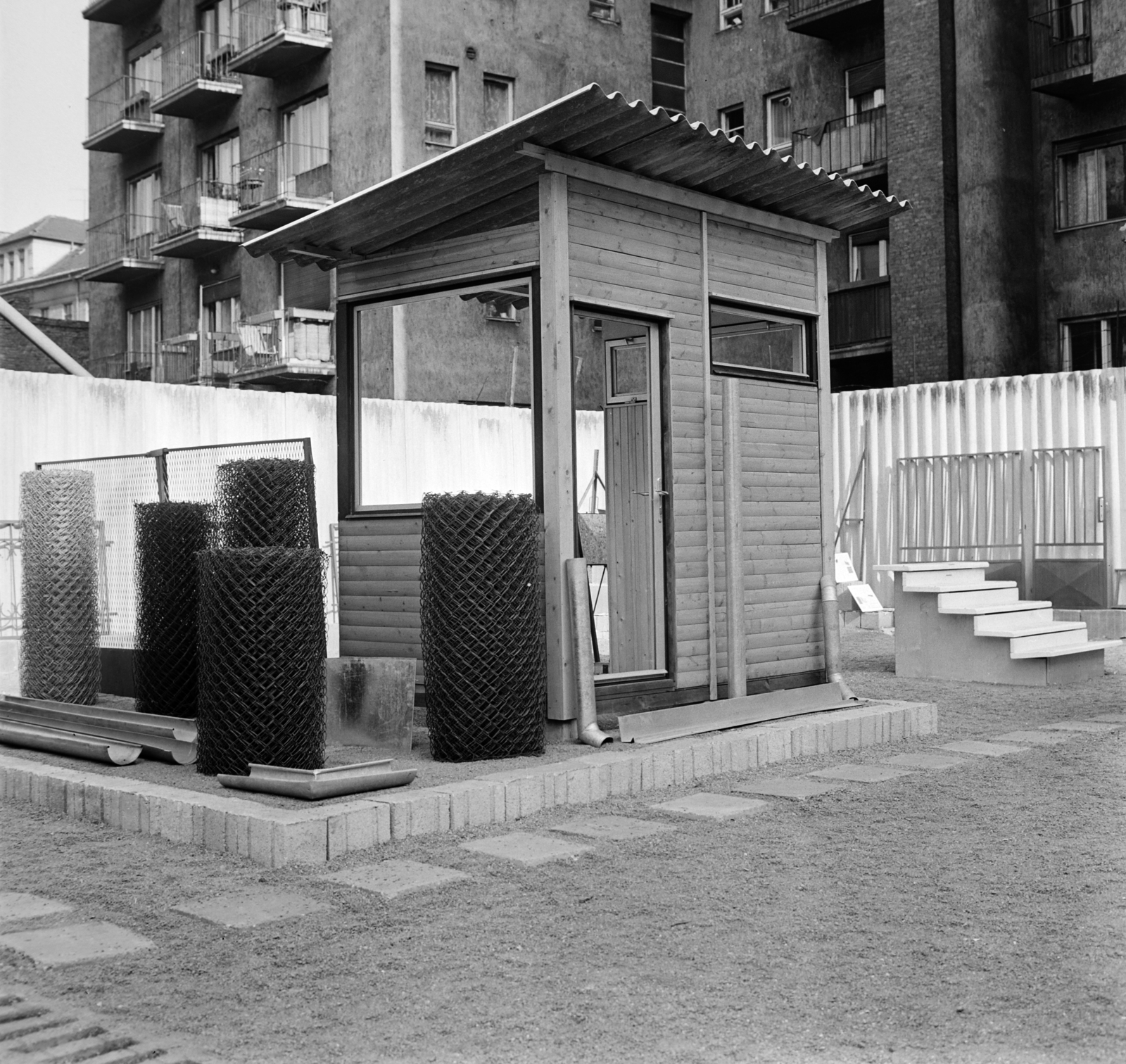 Hungary, Budapest VII., Király (Majakovszkij) utca 7., háttérben a Madách Imre úti házak hátsó frontja., 1974, Bojár Sándor, Budapest, Fortepan #195178