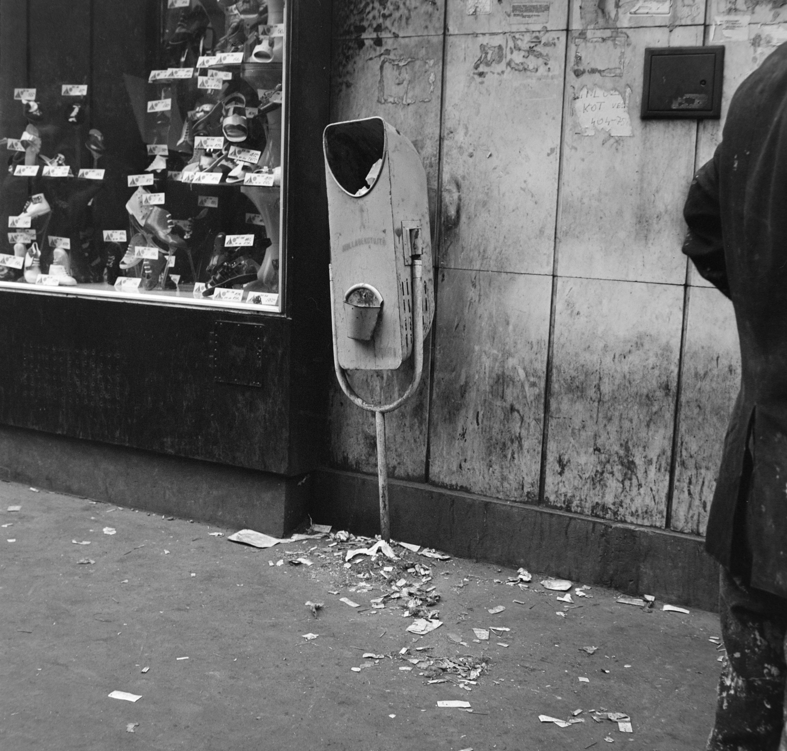 Hungary, Budapest XIII., Nyugati (Marx tér) 4. - Kádár utca 2. sarok., 1974, Bojár Sándor, Budapest, trash, Fortepan #195200