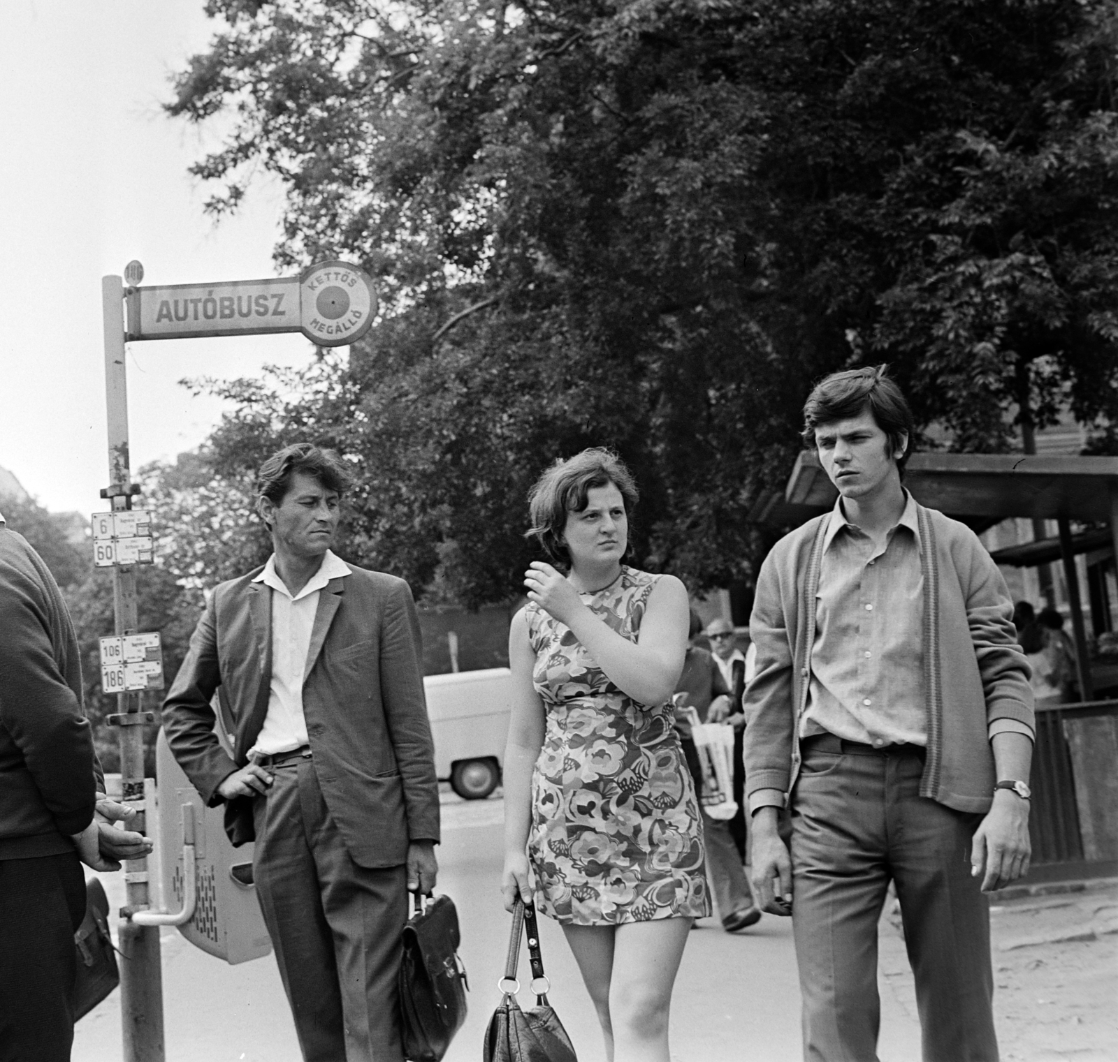 Magyarország, Budapest II.,Budapest III., Lajos utca, buszmegálló a Kolosy téri piacnál., 1977, Bojár Sándor, Budapest, Fortepan #195287