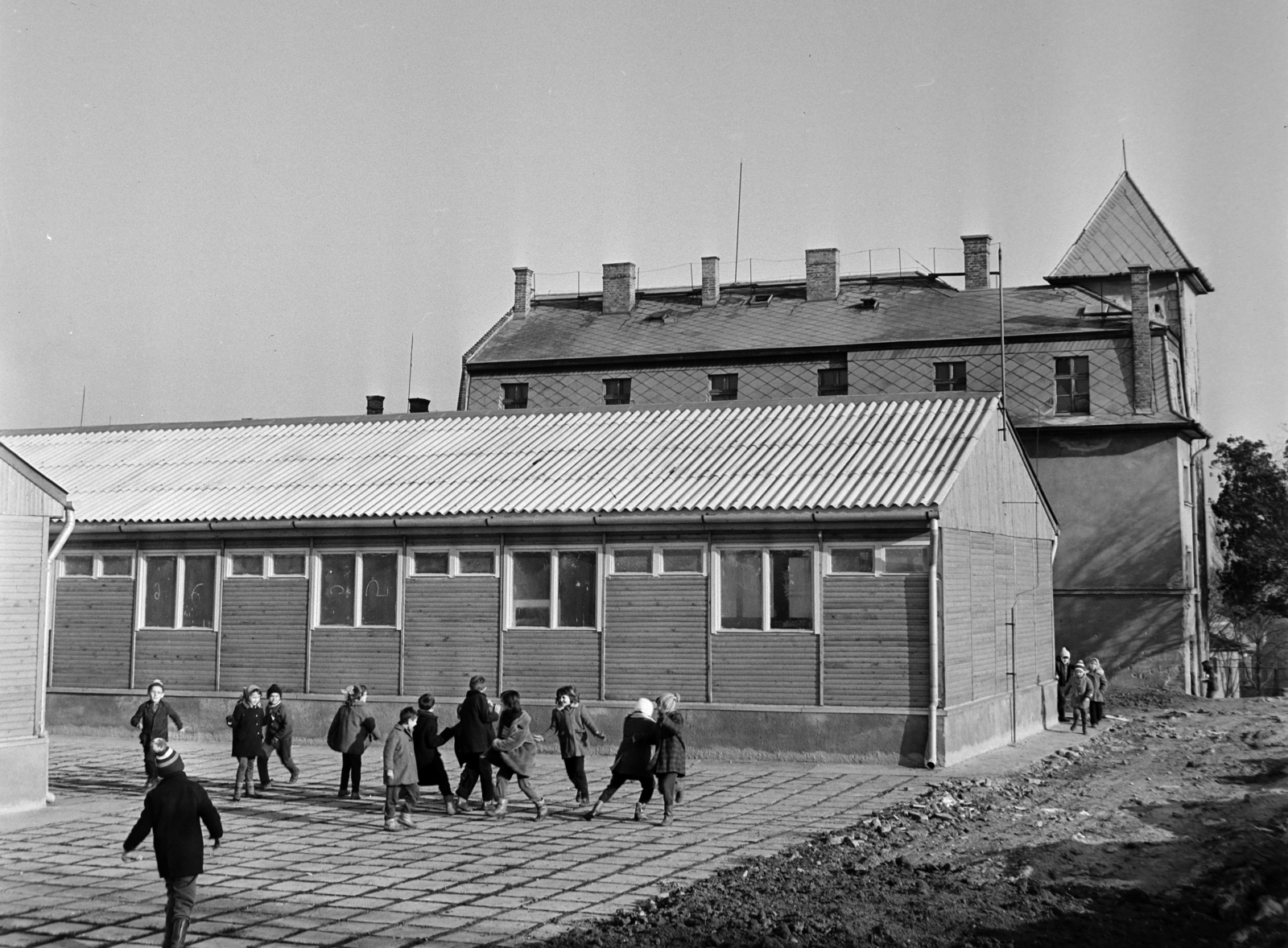 1972, Bojár Sándor, school yard, Fortepan #195301