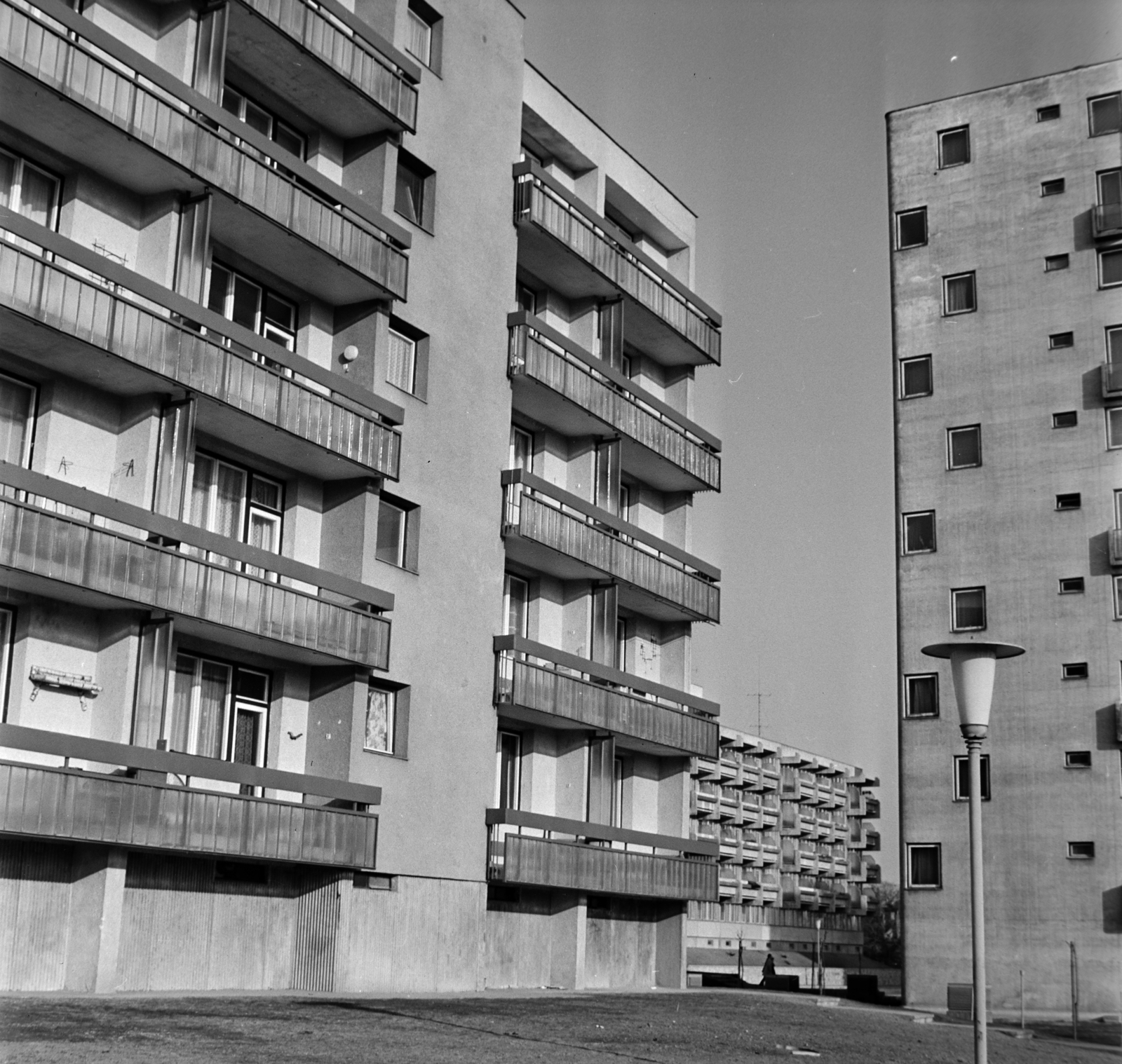Hungary, Budapest XXII., József Attila utcai kísérleti lakótelep, balra a József Attila utca 26., jobbra a Magasház utca 2. számú ház., 1972, Bojár Sándor, Budapest, Fortepan #195304