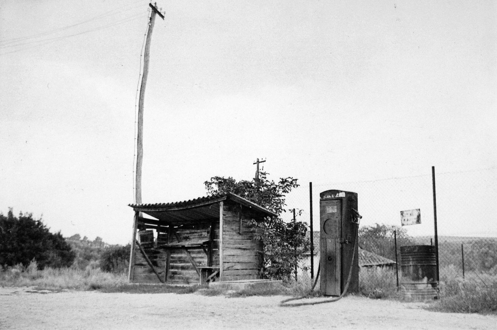 Hungary, 1989, Fortepan, transport, booth, barrel, gas station, fence, lightning rod, Fortepan #19533