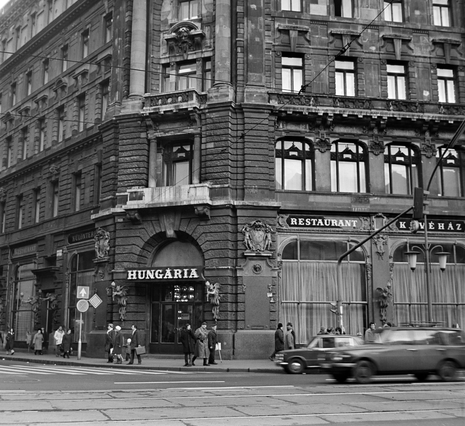 Hungary, Budapest VII., Erzsébet (Lenin) körút - Dohány utca sarok, a Hungária (korábban és ma New York) kávéház., 1975, Bojár Sándor, Budapest, Fortepan #195357