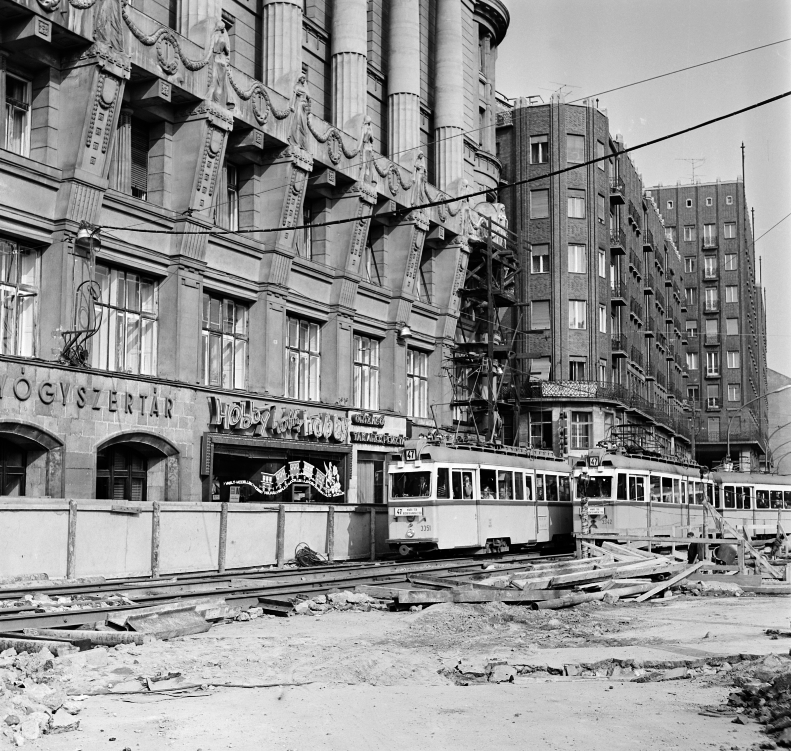 Magyarország, Budapest VI.,Budapest VII., Károly (Tanács) körút a Deák Ferenc tér felől nézve, balra az Anker-ház., 1974, Bojár Sándor, Budapest, Fortepan #195386