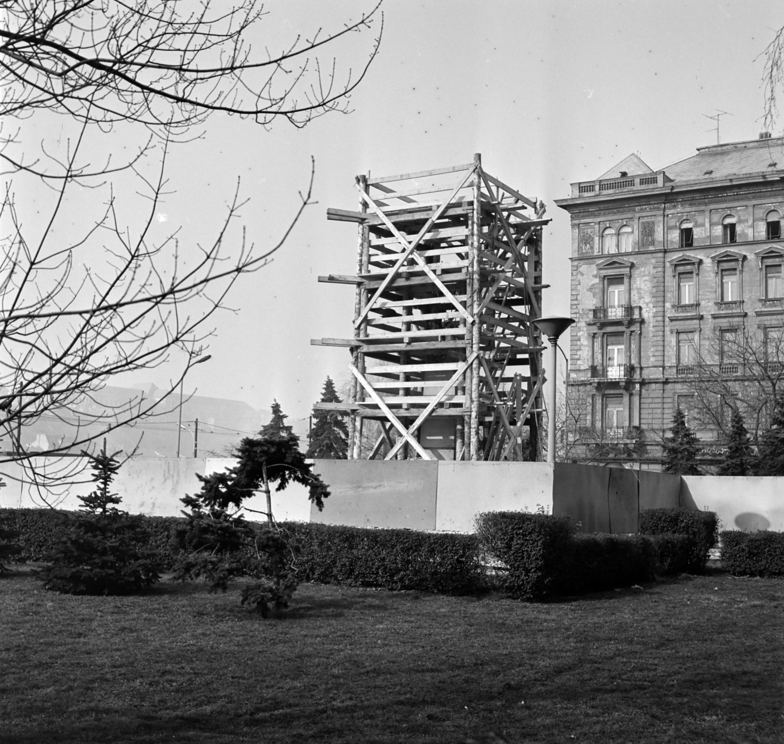 Magyarország, Budapest V., Vigadó tér, szovjet hősi emlékmű építése., 1975, Bojár Sándor, Budapest, Fortepan #195394