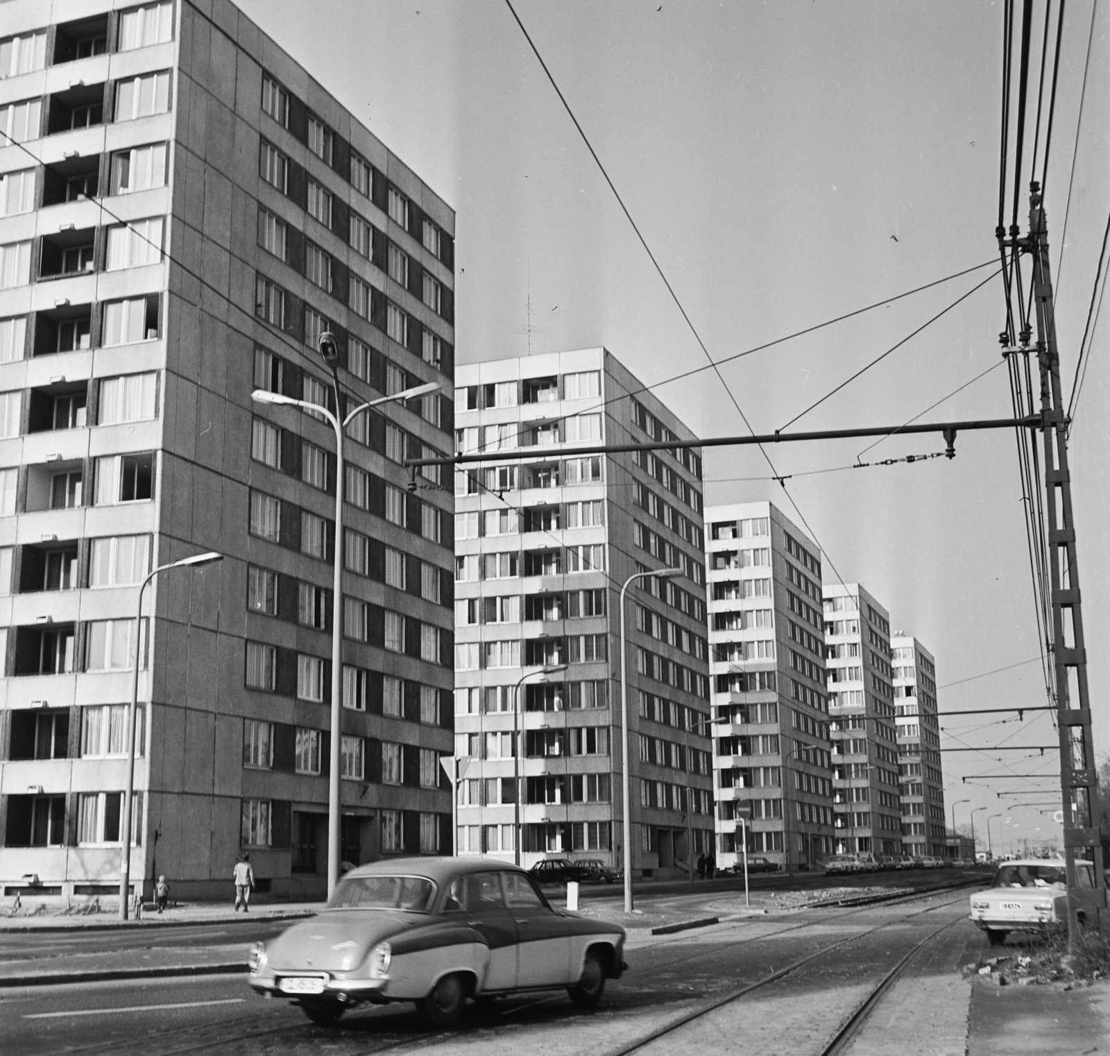 Hungary, Budapest XXII., Budafok, Leányka utca a Savoyai Jenő (Budafoki) tér felől nézve., 1974, Bojár Sándor, blocks, Lada-brand, Budapest, Fortepan #195427