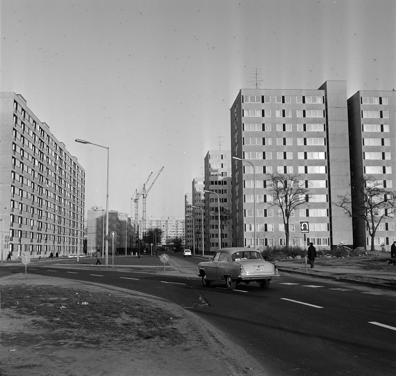 Hungary, Budapest XIV., az előtérben a Füredi utca kanyarodik, szemben az Ond vezér útja., 1975, Bojár Sándor, Budapest, blocks, M21 Wolga, Fortepan #195439