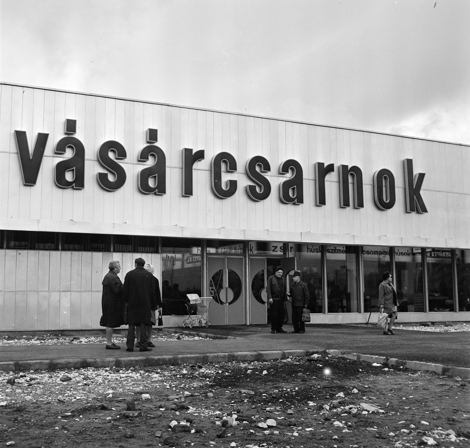 Hungary, Újpalota, Budapest XV., Páskomliget utca, Újpalotai Vásárcsarnok., 1974, Bojár Sándor, Budapest, Fortepan #195440