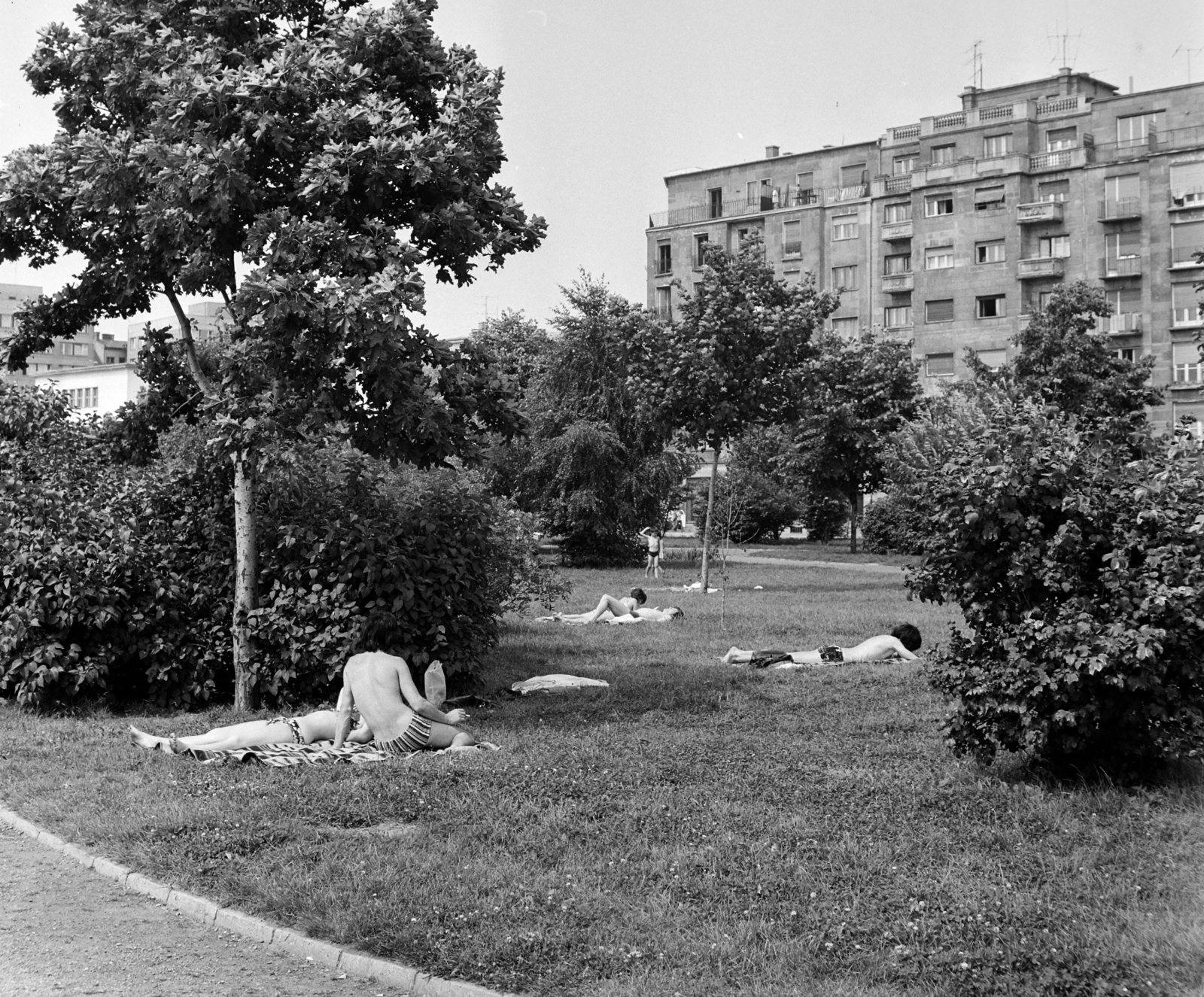 Magyarország, Budapest IX., a mai Nehru part, háttérben a Közraktár utca., 1975, Bojár Sándor, Budapest, Fortepan #195448