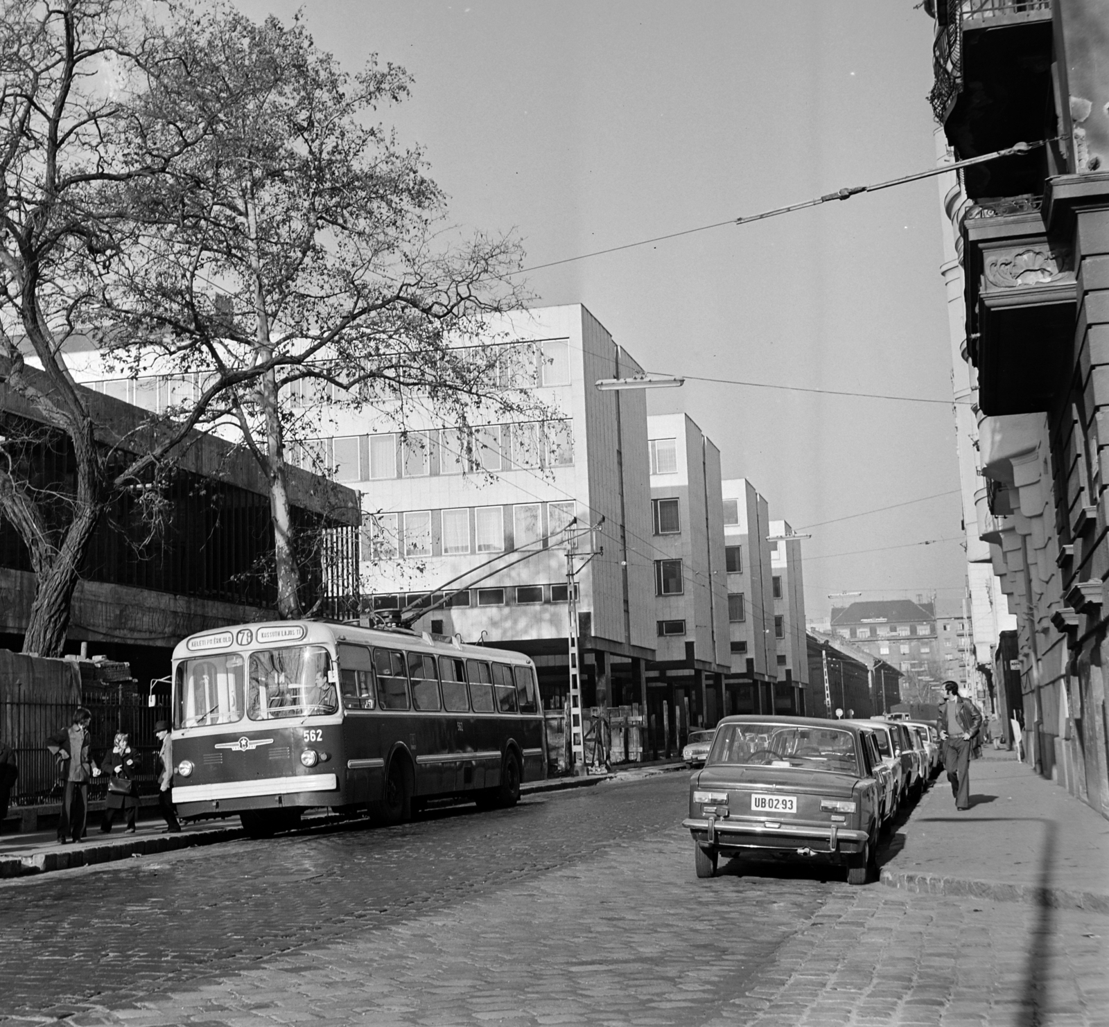 Hungary, Budapest VII., Bethlen Gábor tér, szemben a Bethlen Gábor utca, balra az Állatorvostudományi Egyetem., 1975, Bojár Sándor, Budapest, Fortepan #195461