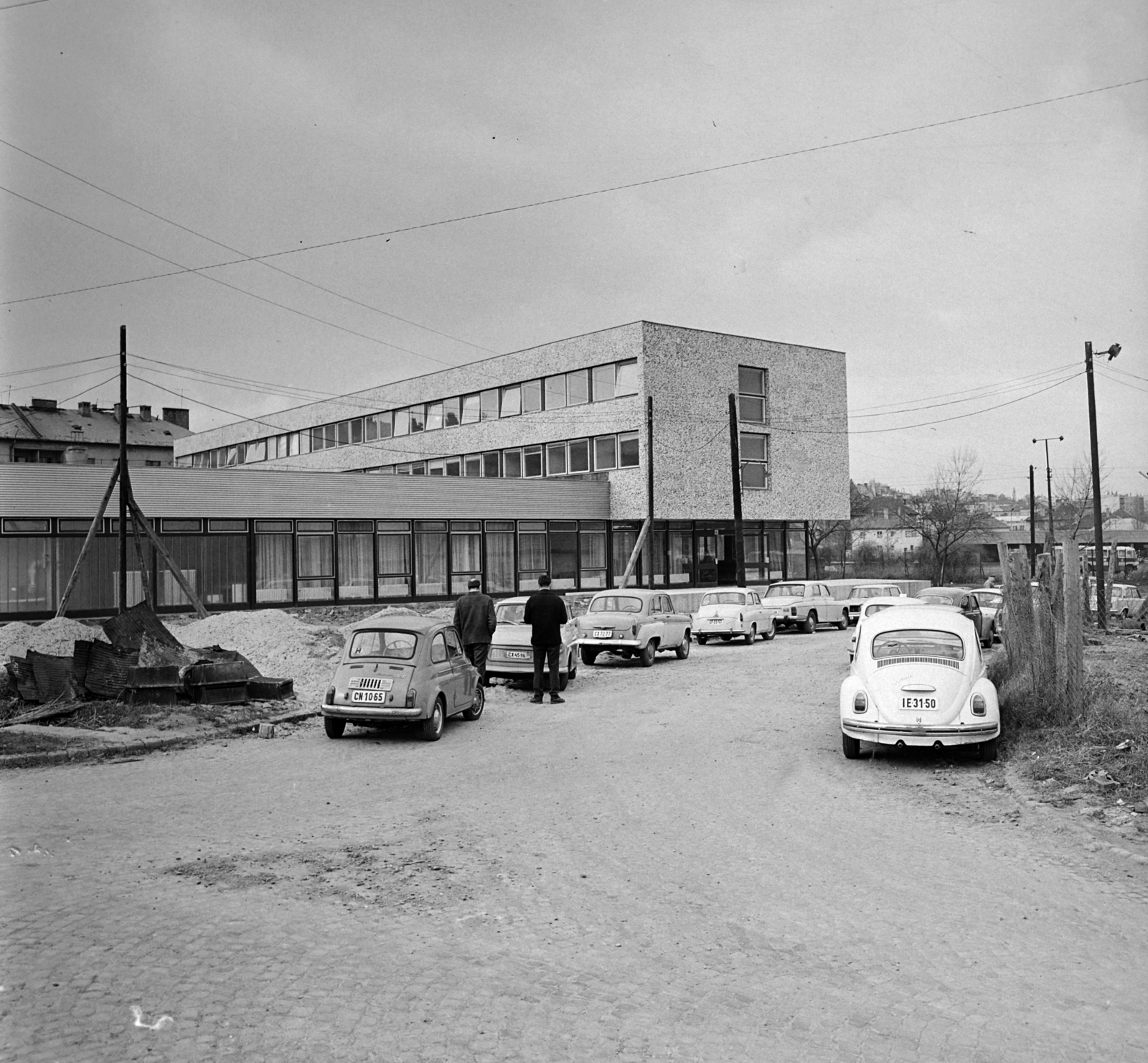 Magyarország, Budapest XI., Hamzsabégi út 60., Ál­lami Biztosító Budapesti Gépjárműkárrendezési Központ., 1971, Bojár Sándor, Volkswagen Bogár, Steyr-Puch 500, Budapest, Fortepan #195487