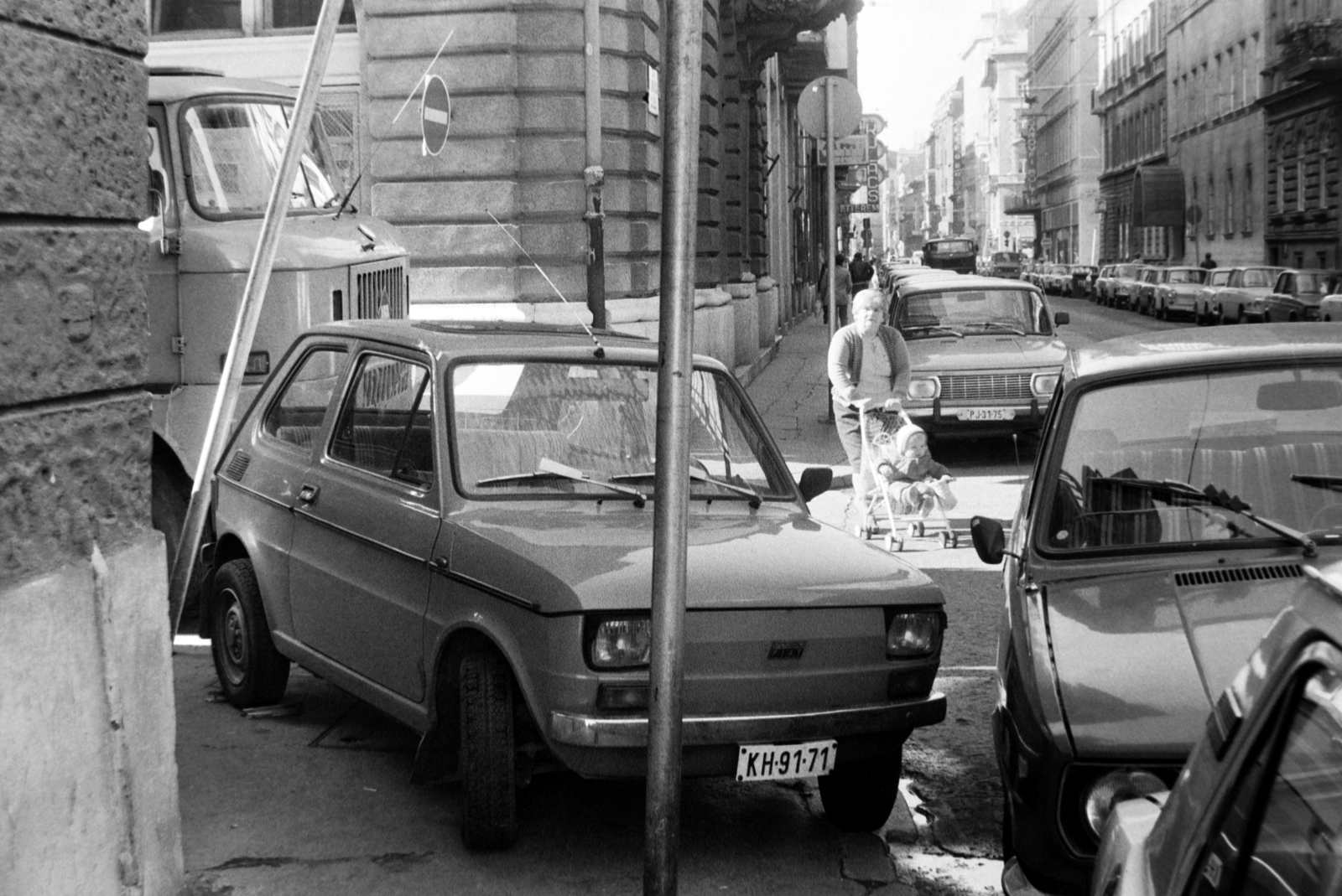 Hungary, Budapest VII., Dohány utca, a Hársfa utcától az Erzsébet (Lenin) körút felé nézve., 1984, Bojár Sándor, number plate, Budapest, IFA-brand, Fortepan #195513