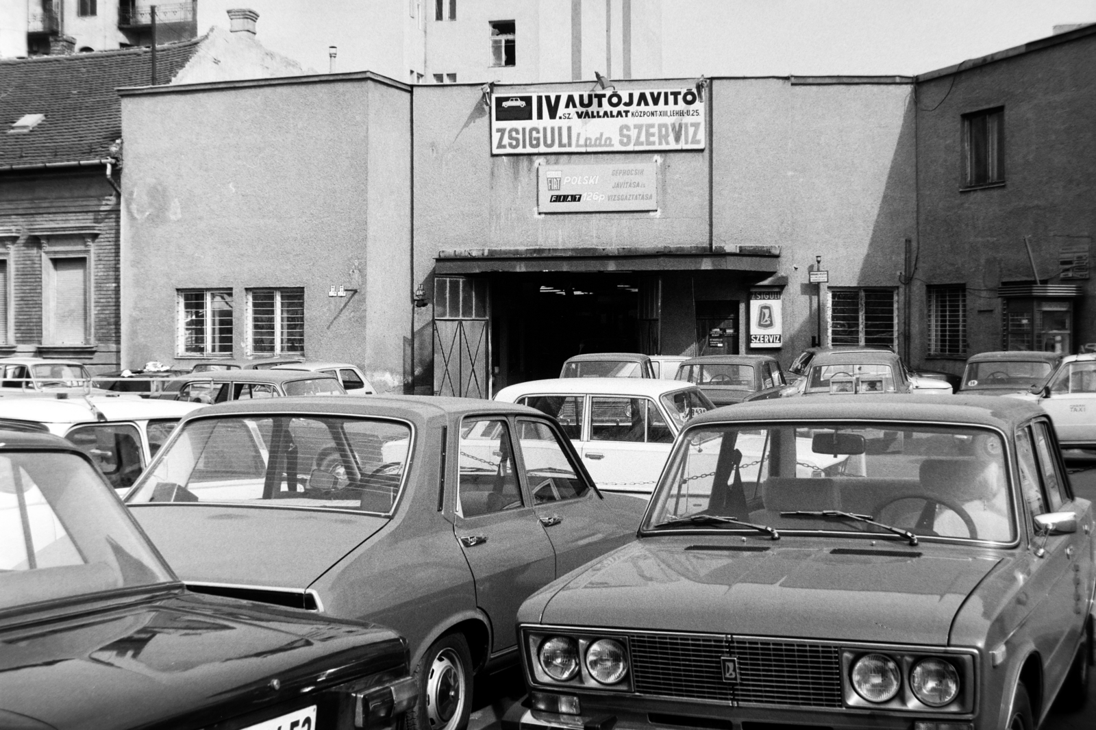 Hungary, Budapest II., Lövőház utca 5., AFIT IV. sz. Autójavító Vállalat., 1982, Bojár Sándor, Dacia-brand, chest, Budapest, szervíz, Lada-brand, Fortepan #195526