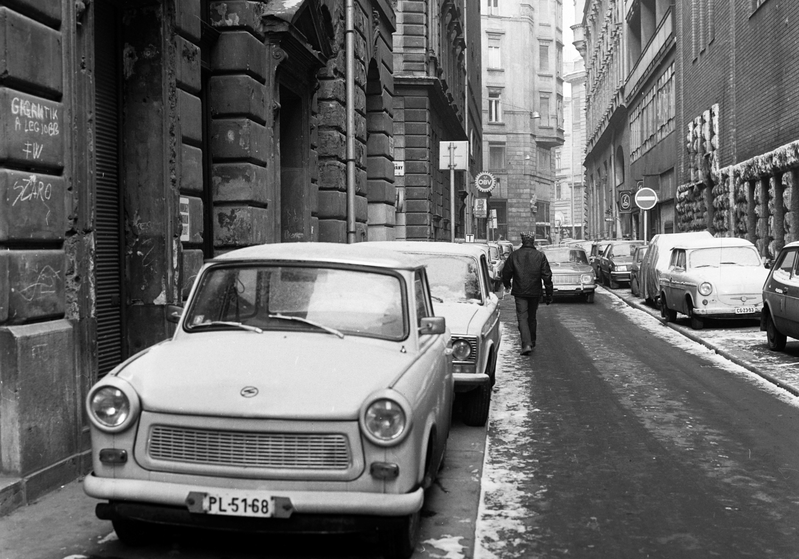 Hungary, Budapest V., Cukor utca a Papnövelde (Eötvös Loránd) utca felől az Irányi utca felé nézve., 1981, Bojár Sándor, number plate, Budapest, Fortepan #195541