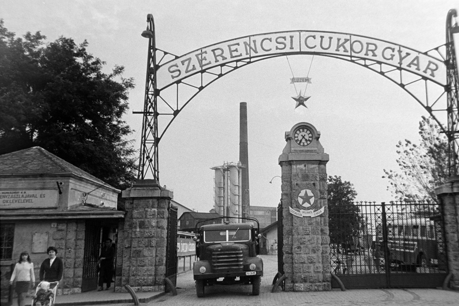 Hungary, Szerencs, Gyár út, a Szerencsi Cukorgyár főkapuja., 1970, Bojár Sándor, Fortepan #195560