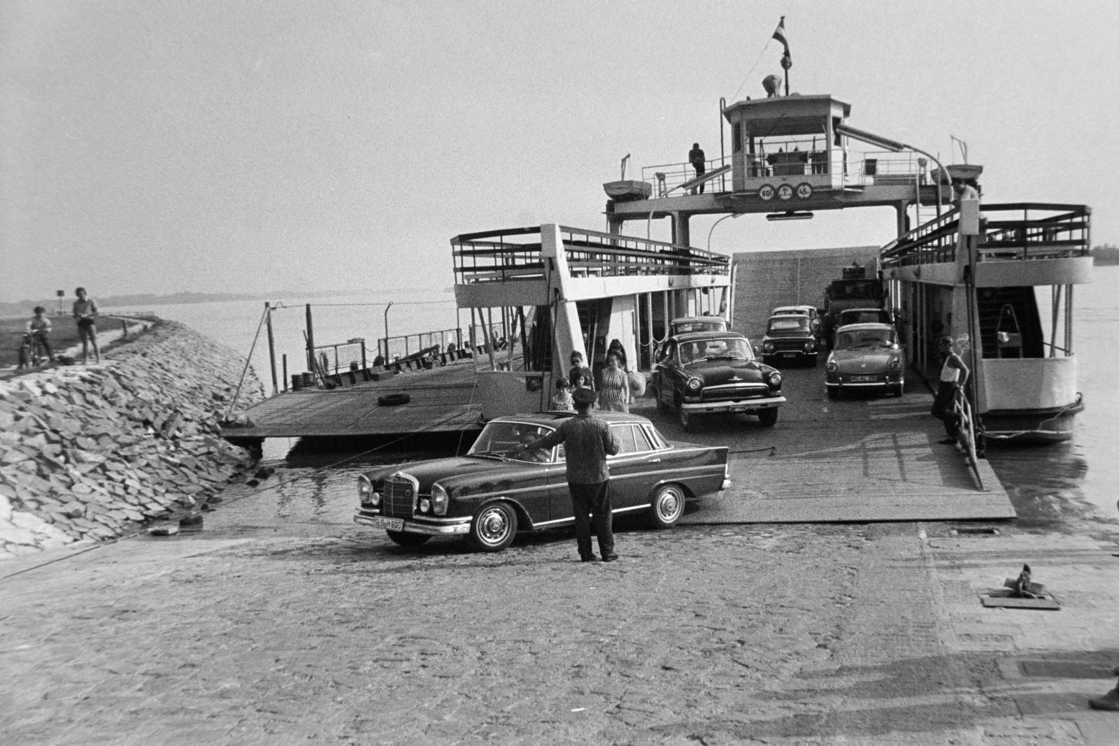 Hungary, Vác, Duna-part, rév., 1973, Bojár Sándor, ferry, Fortepan #195600