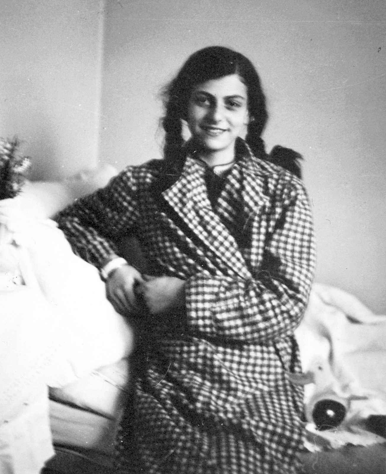 Hungary, Budapest VI., Teréz körút 18., 1936, Rothman család, portrait, bed, girl, braid, bedsheet, negligee, Budapest, Fortepan #19563