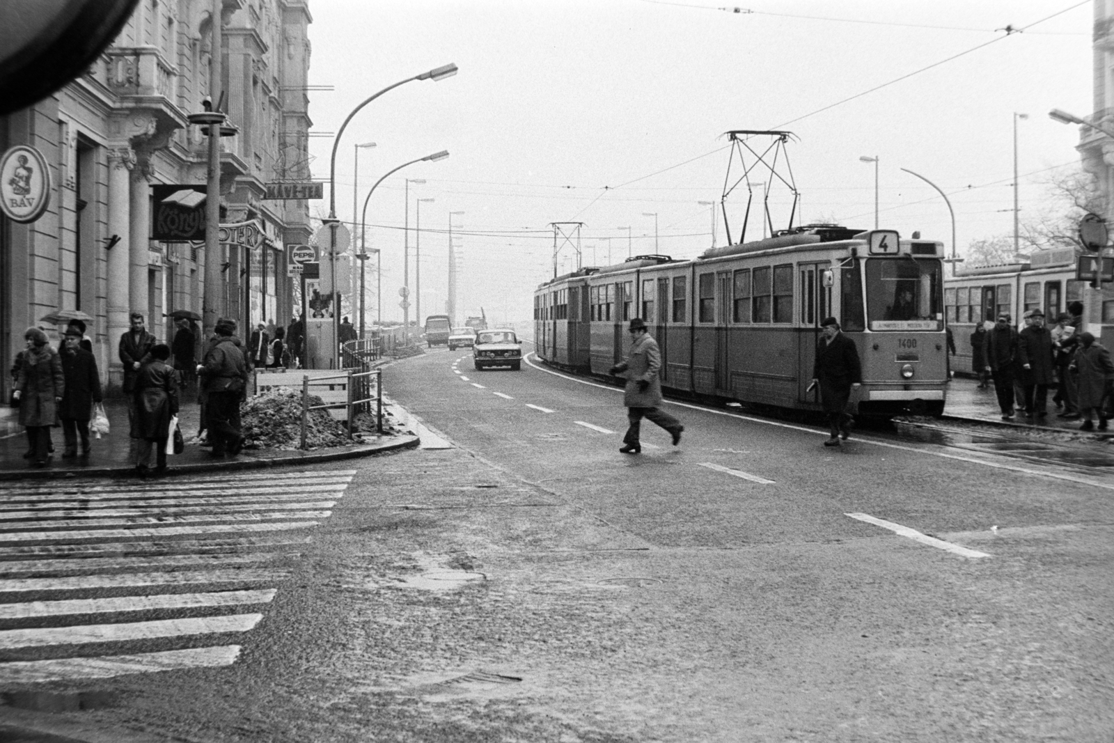 Hungary, Budapest V., Szent István körút a Falk Miksa (Néphadsereg) utcától a Margit híd felé nézve., 1979, Bojár Sándor, Budapest, Fortepan #195642