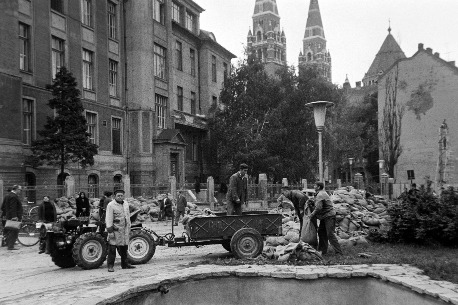 Hungary, Szeged, Somogyi utca eleje a Korányi fasor felől nézve, háttérben a Fogadalmi templom tornyai., 1970, Bojár Sándor, Fortepan #195709