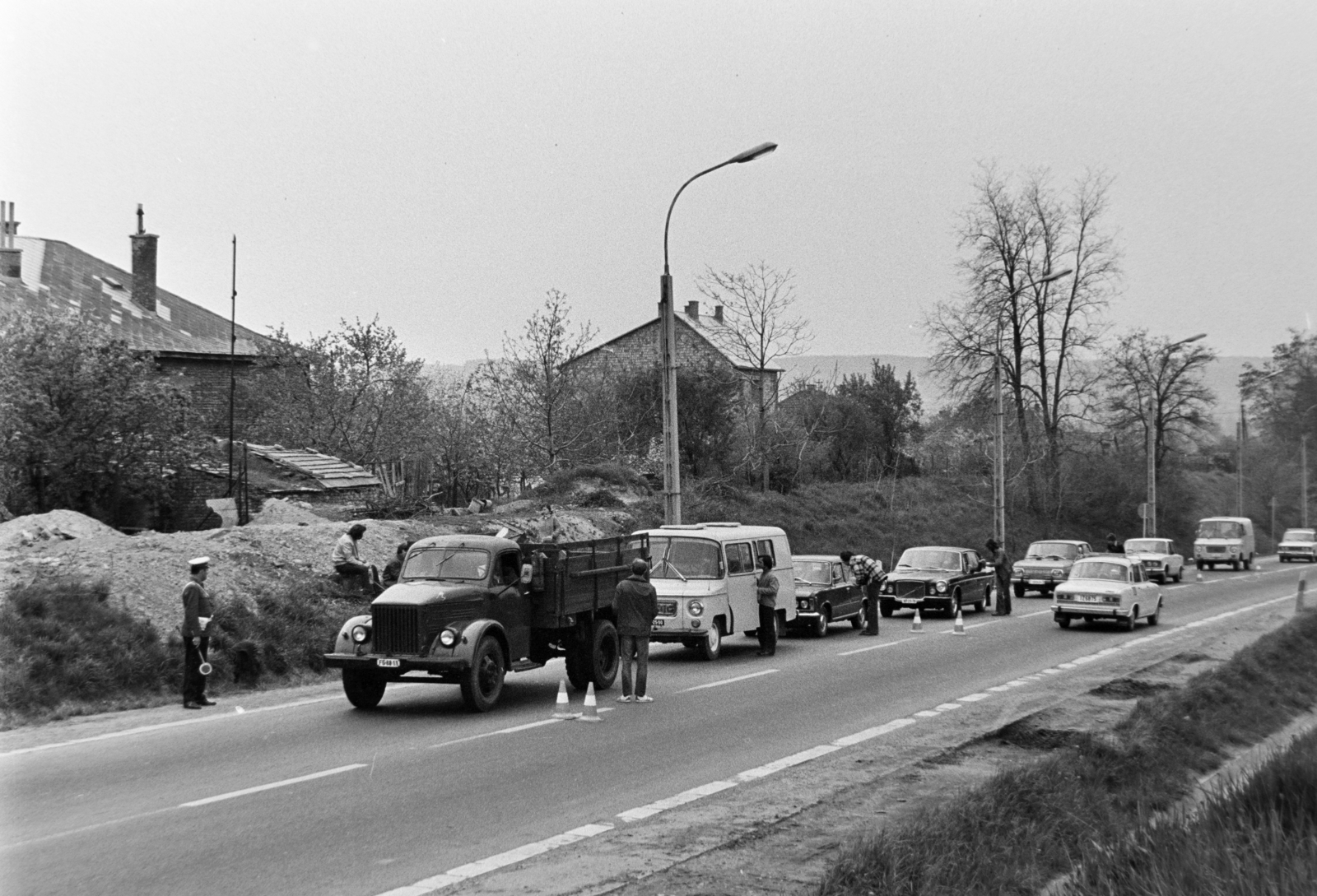 Magyarország, Budapest XI., Balatoni út a Neszmélyi út közelében., 1975, Bojár Sándor, Budapest, Volvo 164, Nysa 522, GAZ 51, Skoda 100, Wartburg 353, Fortepan #195742