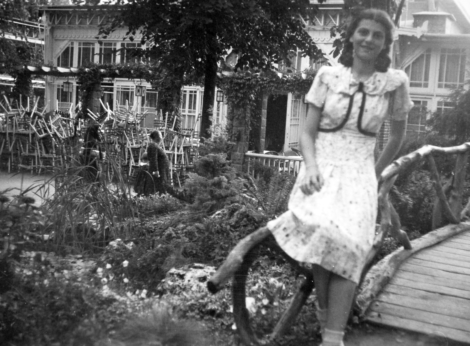 1937, Rothman család, hospitality, chair, sitting on a handrail, Fortepan #19576
