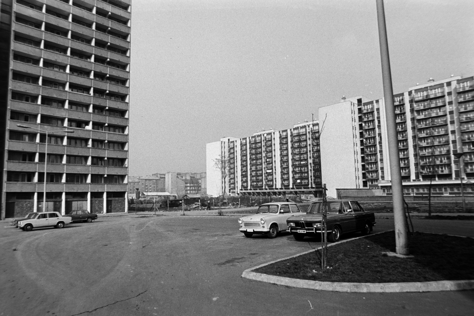 Magyarország, Budapest VIII., Práter utca a Losonci tér felé, jobbra Baross utca panelházak., 1978, Bojár Sándor, rendszám, Budapest, Fortepan #195801