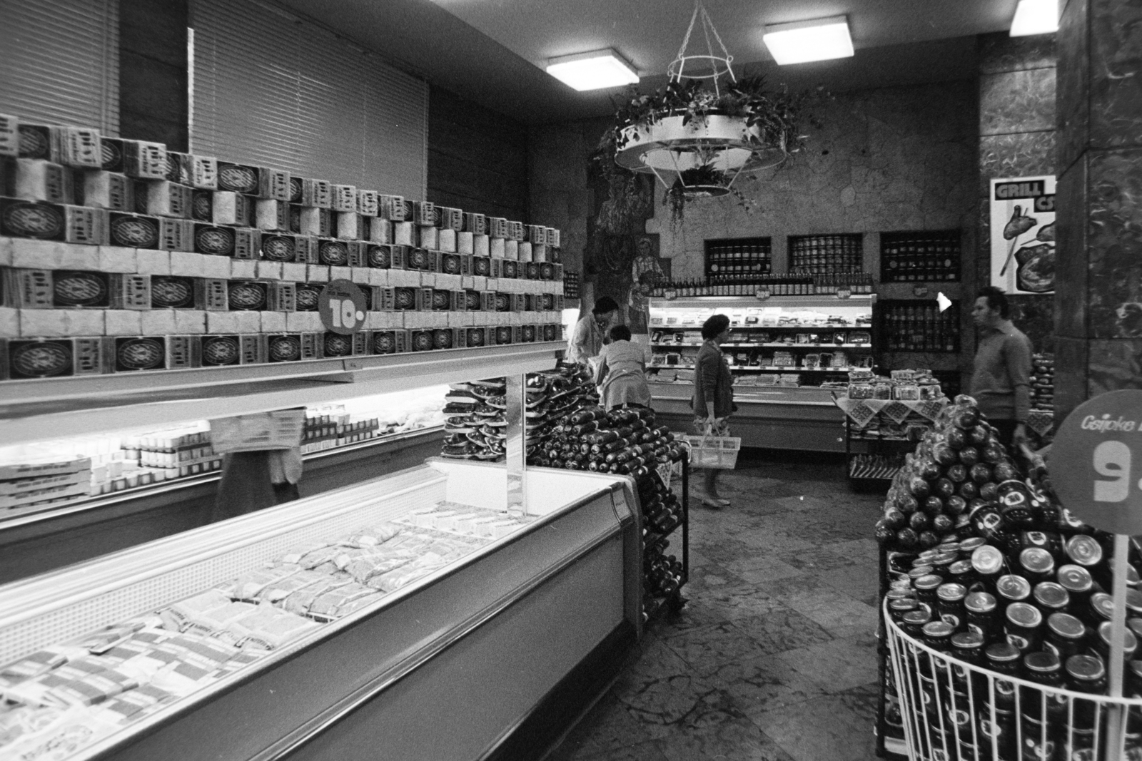 Hungary, Budapest VII., Erzsébet (Lenin) körút - Rákóczi út sarok, Csemege Áruház / éjjel-nappal közért., 1979, Bojár Sándor, Budapest, Fortepan #195822