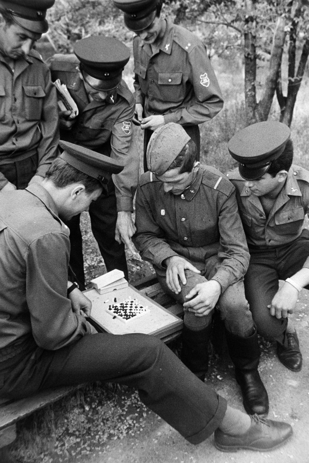 Russia, Asuluk, a Magyar Néphadsereg egyik éleslövészeti gyakorlaton résztvevő légvédelmi alakulatának katonái pihenő idejükben., 1971, Bojár Sándor, Soviet Union, Fortepan #195856