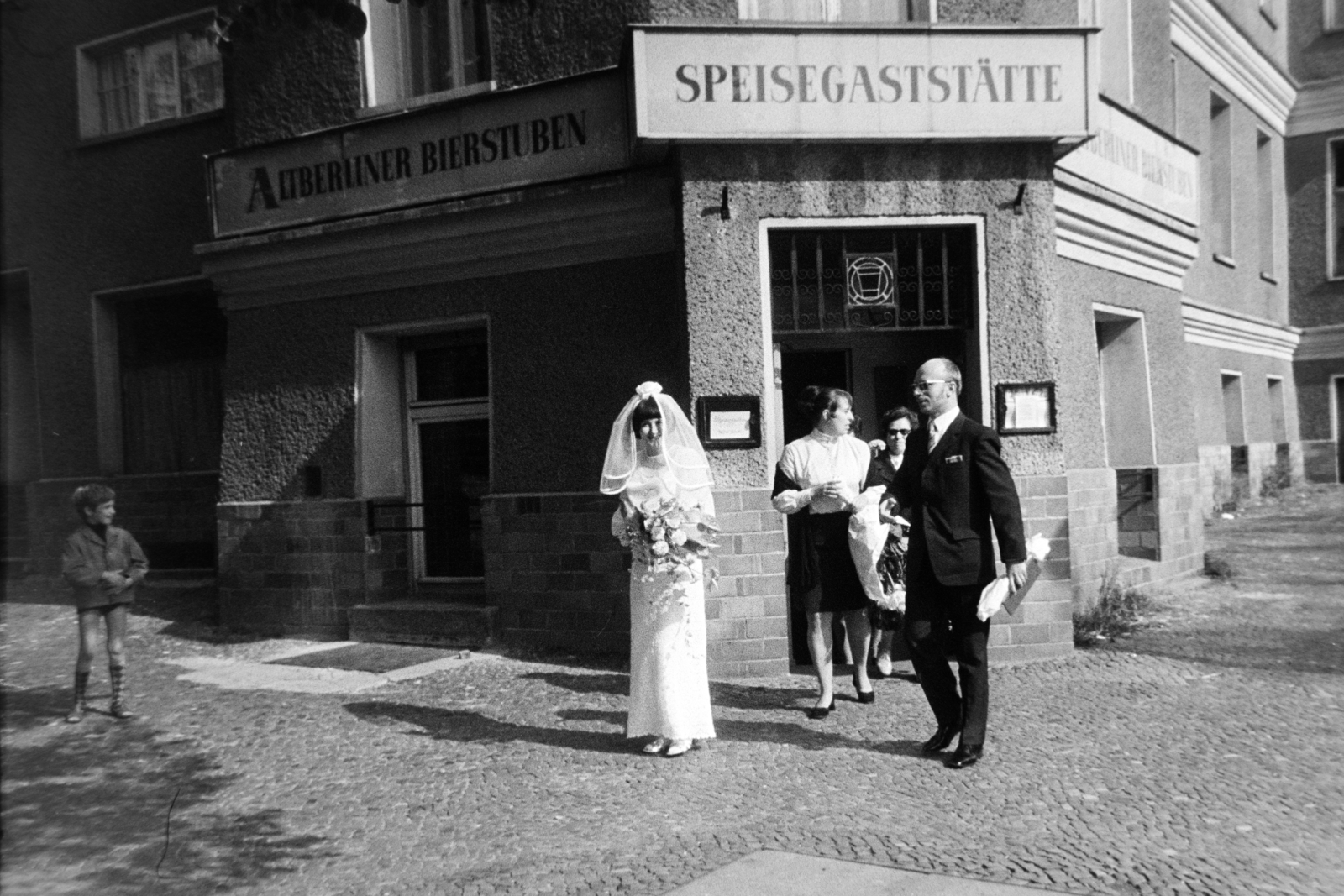 Németország, Berlin, Kelet-Berlin, Kollwitzstrasse 2. - Saarbrücker Strasse 17. sarok, 1971, Bojár Sándor, NDK, Fortepan #195873